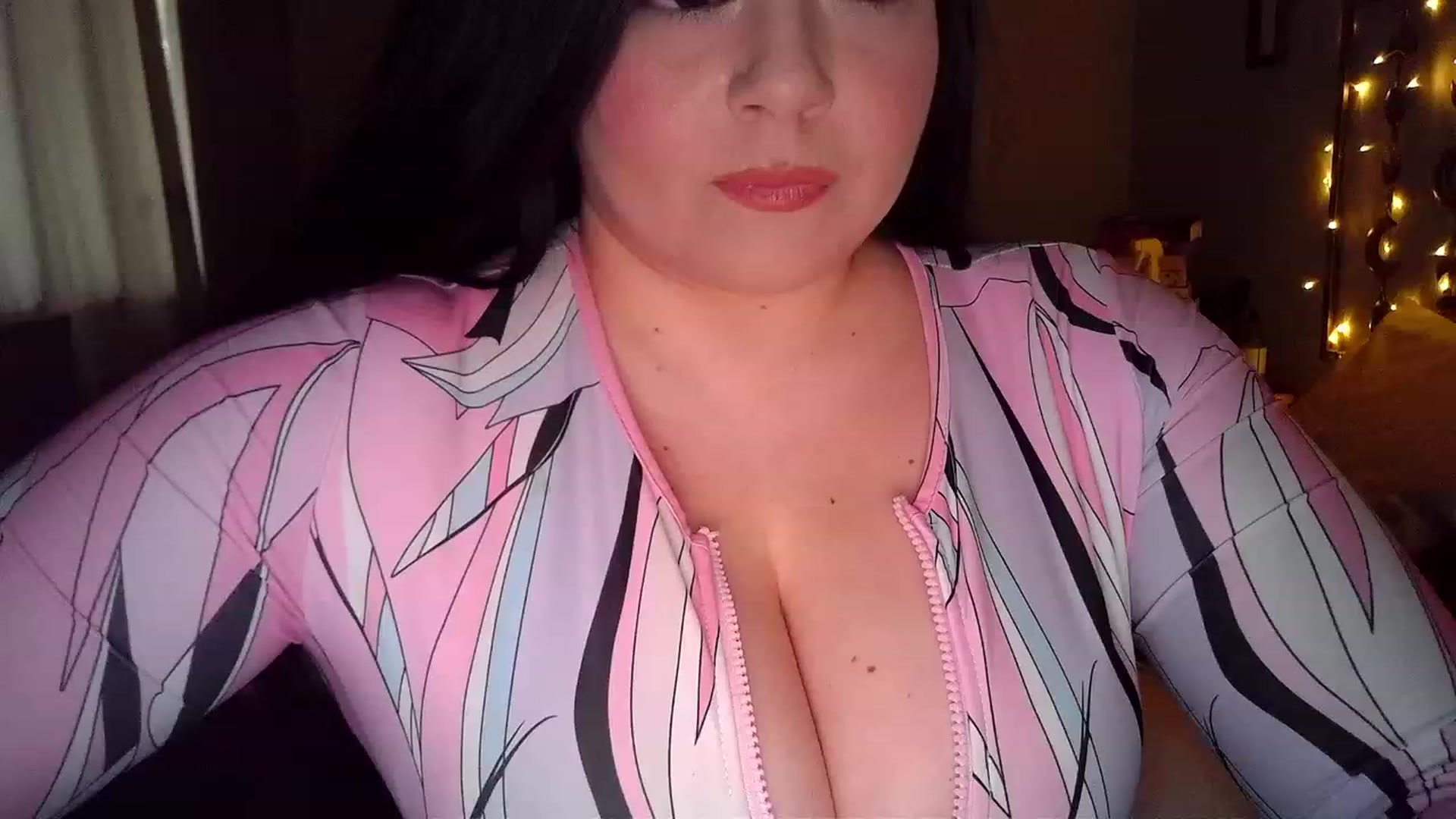 Gallery image thumbnail from TitsMcgeee's myfreecams stream on, 05/02/2023, 01:28 image 8 of 20