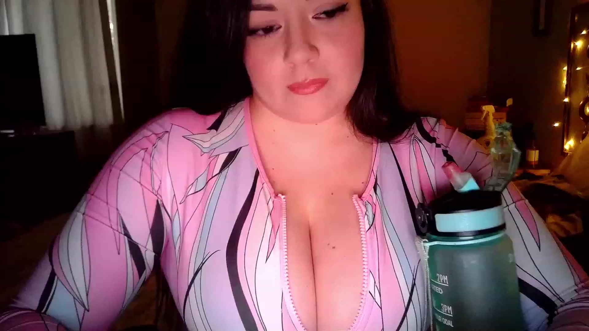 Gallery image thumbnail from TitsMcgeee's myfreecams stream on, 05/02/2023, 04:11 image 4 of 20