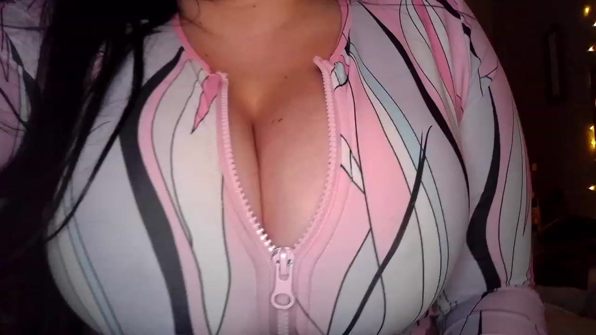 Gallery image thumbnail from TitsMcgeee's myfreecams stream on, 05/02/2023, 04:11 image 15 of 20