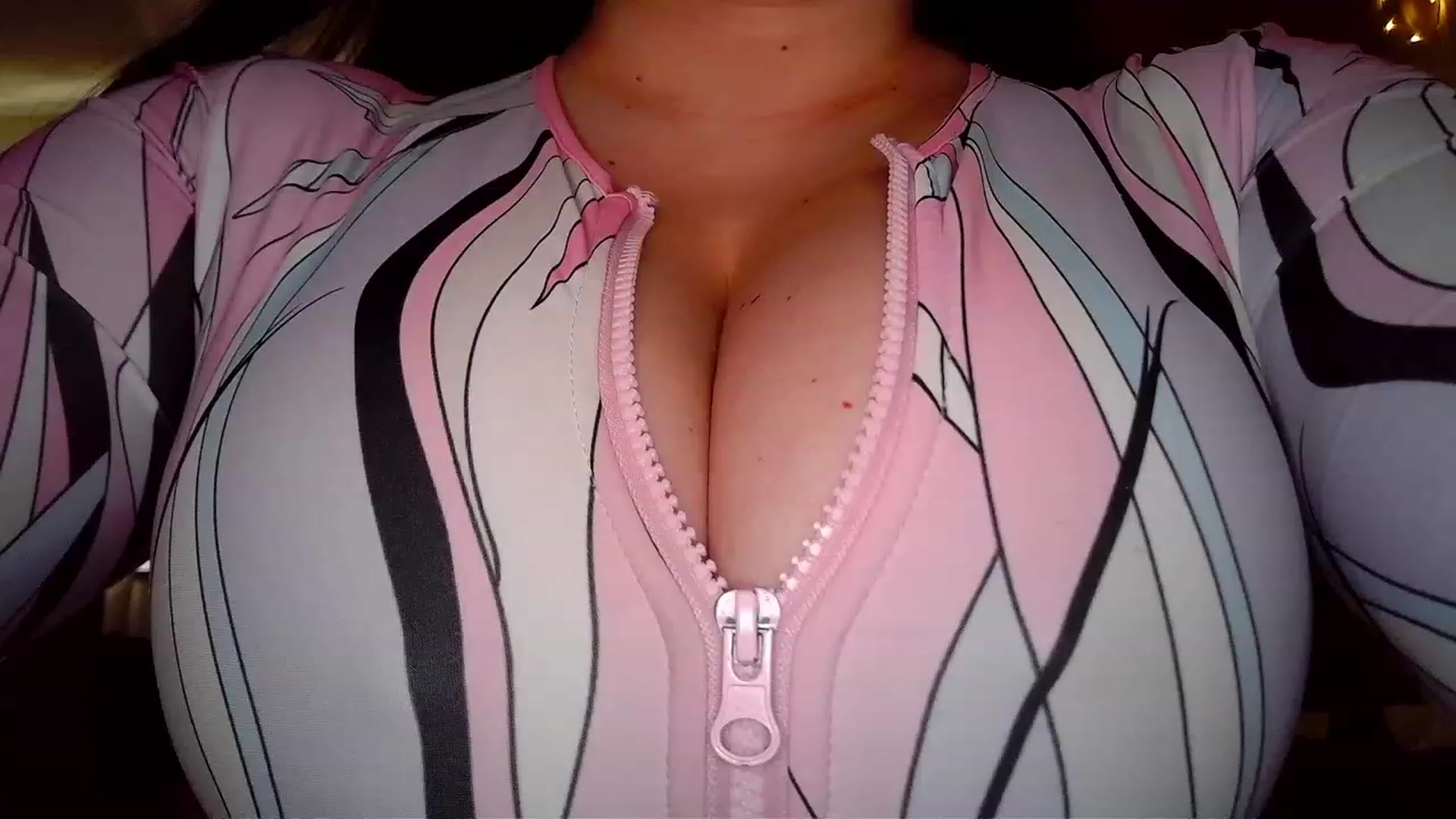 Gallery image thumbnail from TitsMcgeee's myfreecams stream on, 05/25/2023, 17:19 image 18 of 20