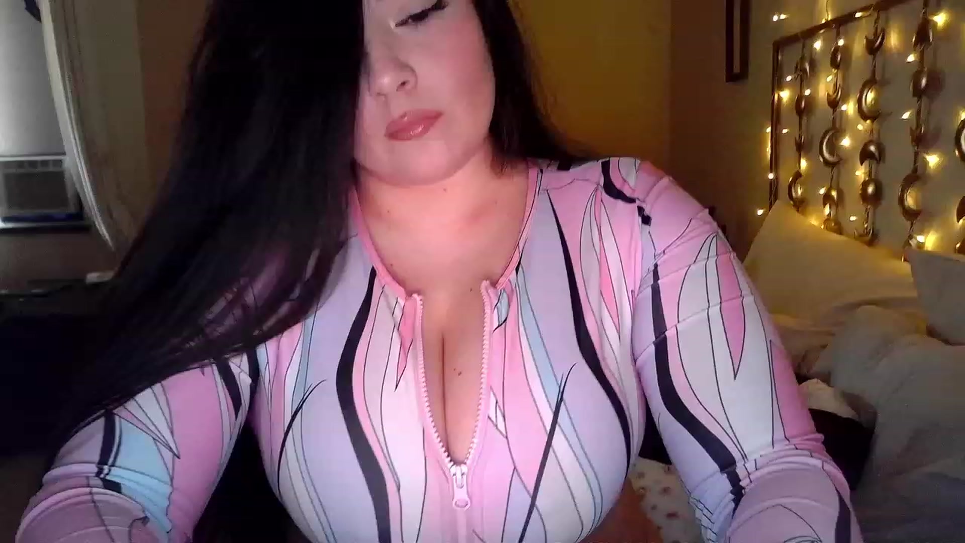 Gallery image thumbnail from TitsMcgeee's myfreecams stream on, 05/25/2023, 17:19 image 3 of 20