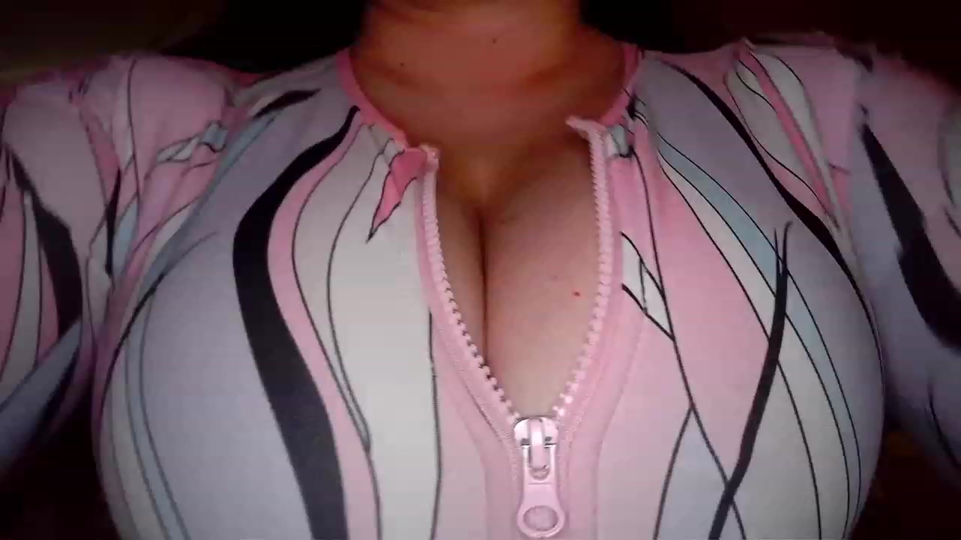 Gallery image thumbnail from TitsMcgeee's myfreecams stream on, 05/25/2023, 23:41 image 3 of 20