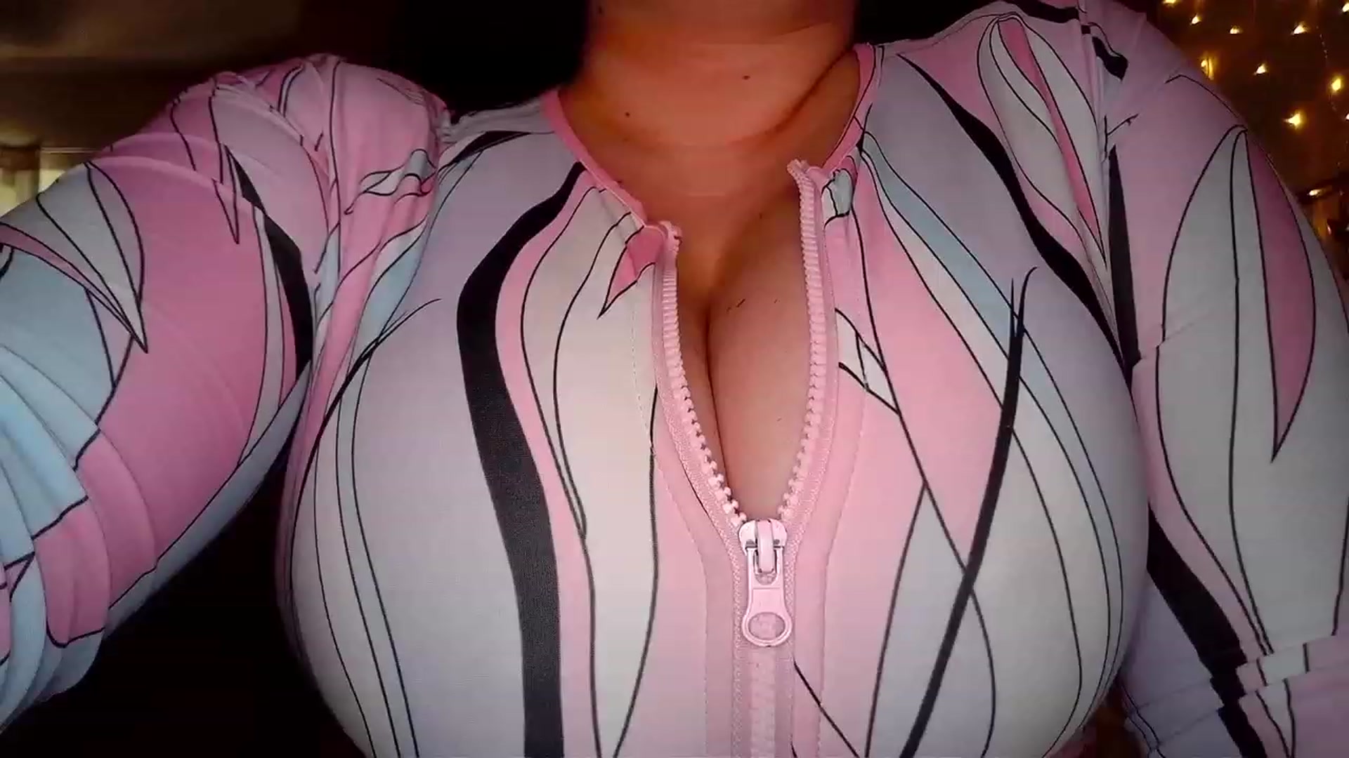 Gallery image thumbnail from TitsMcgeee's myfreecams stream on, 05/28/2023, 16:38 image 10 of 20