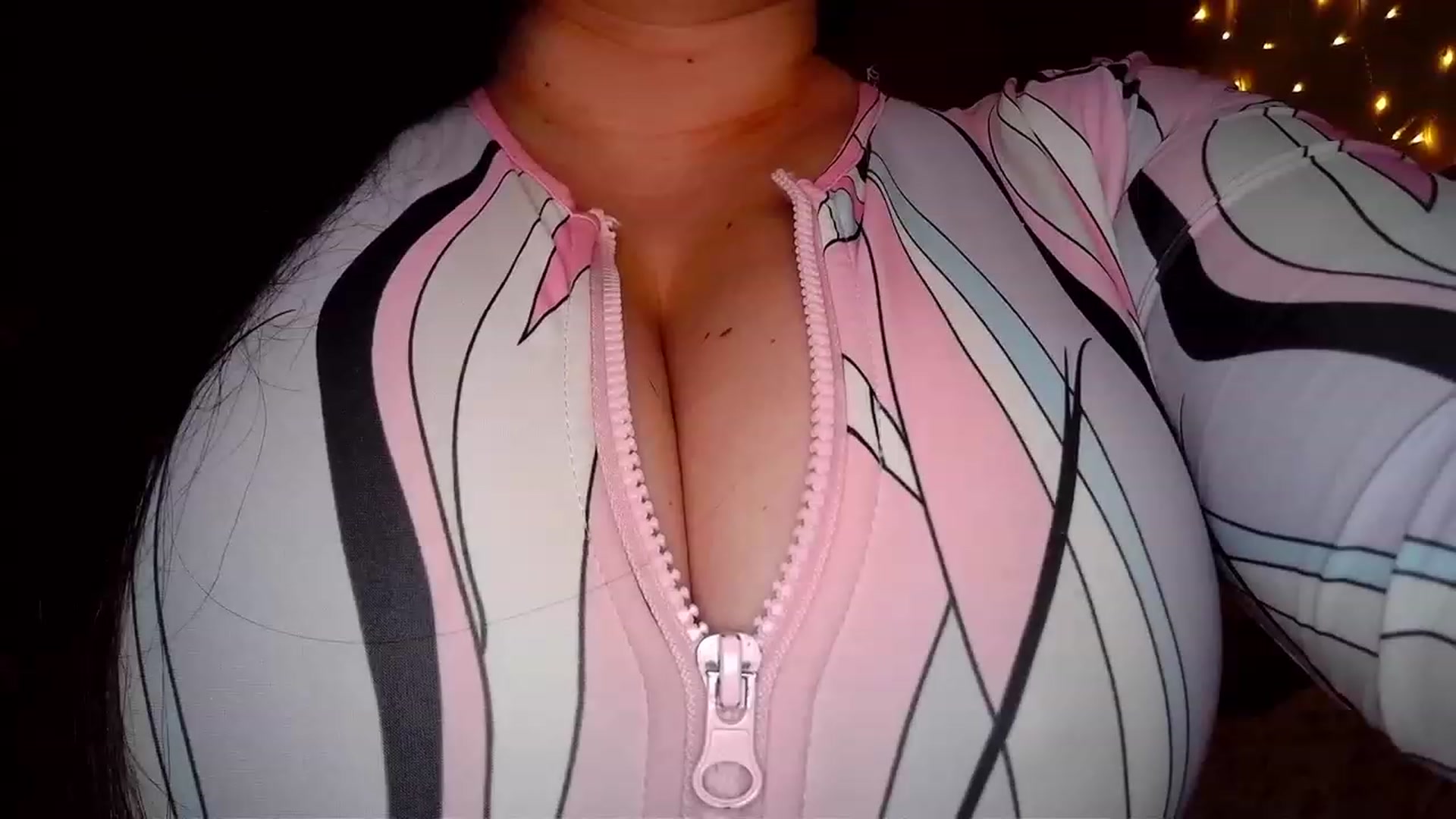 Gallery image thumbnail from TitsMcgeee's myfreecams stream on, 05/28/2023, 16:38 image 14 of 20