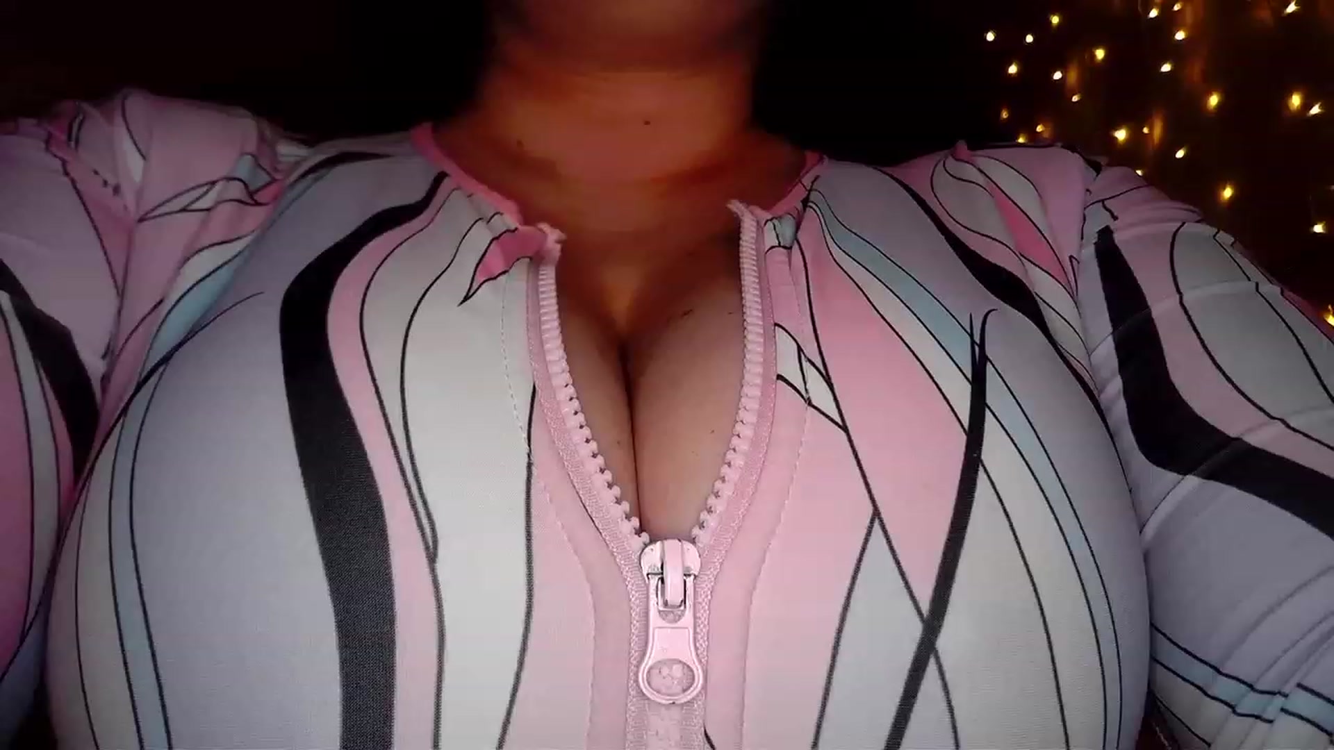 Gallery image thumbnail from TitsMcgeee's myfreecams stream on, 05/28/2023, 16:38 image 12 of 20