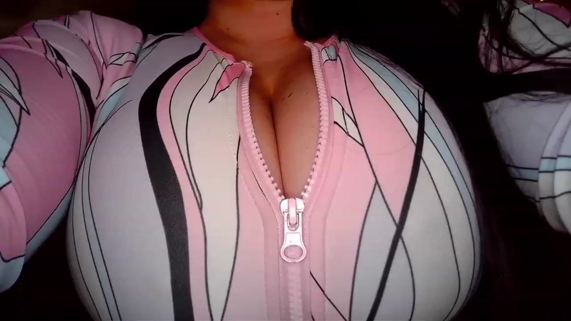 Gallery image thumbnail from TitsMcgeee's myfreecams stream on, 05/28/2023, 16:38 image 7 of 20