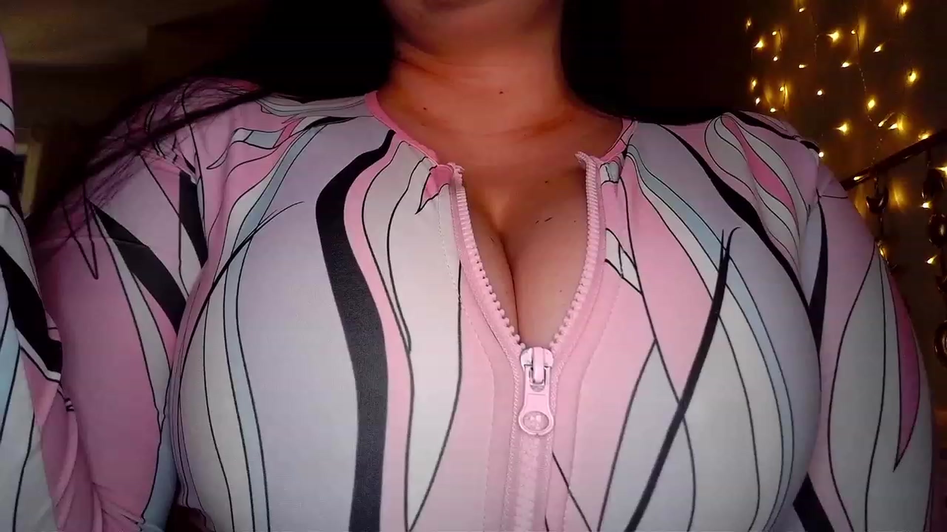 Gallery image thumbnail from TitsMcgeee's myfreecams stream on, 05/28/2023, 16:38 image 13 of 20