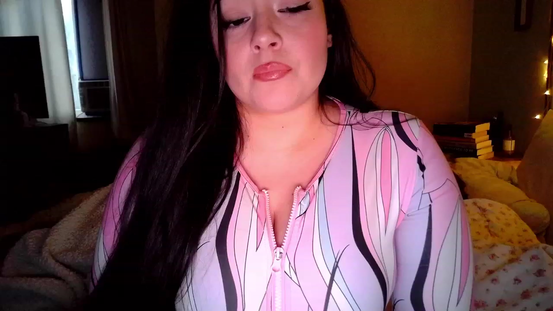 Gallery image thumbnail from TitsMcgeee's myfreecams stream on, 06/02/2023, 02:58 image 16 of 20