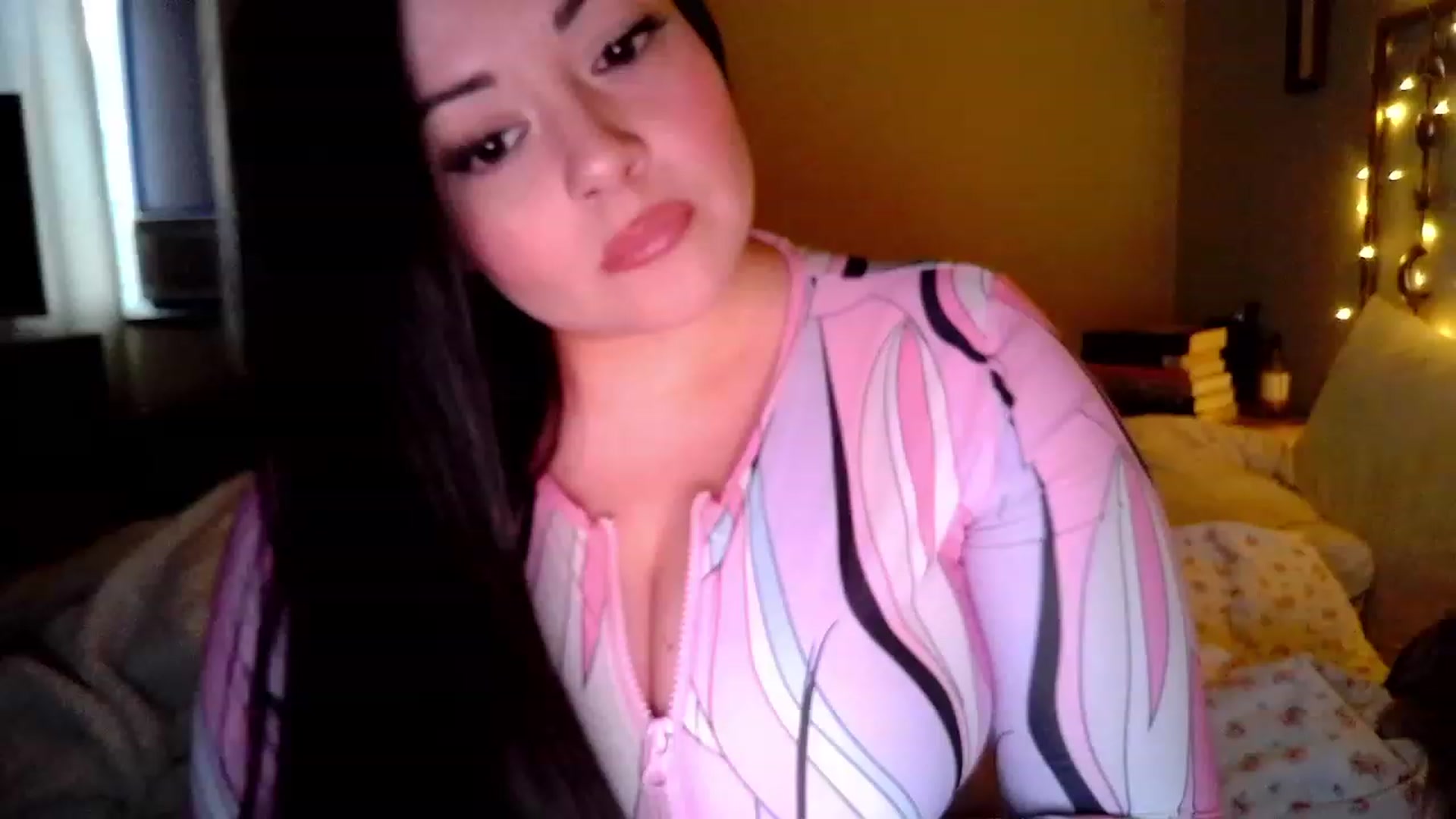 Gallery image thumbnail from TitsMcgeee's myfreecams stream on, 06/02/2023, 02:58 image 5 of 20