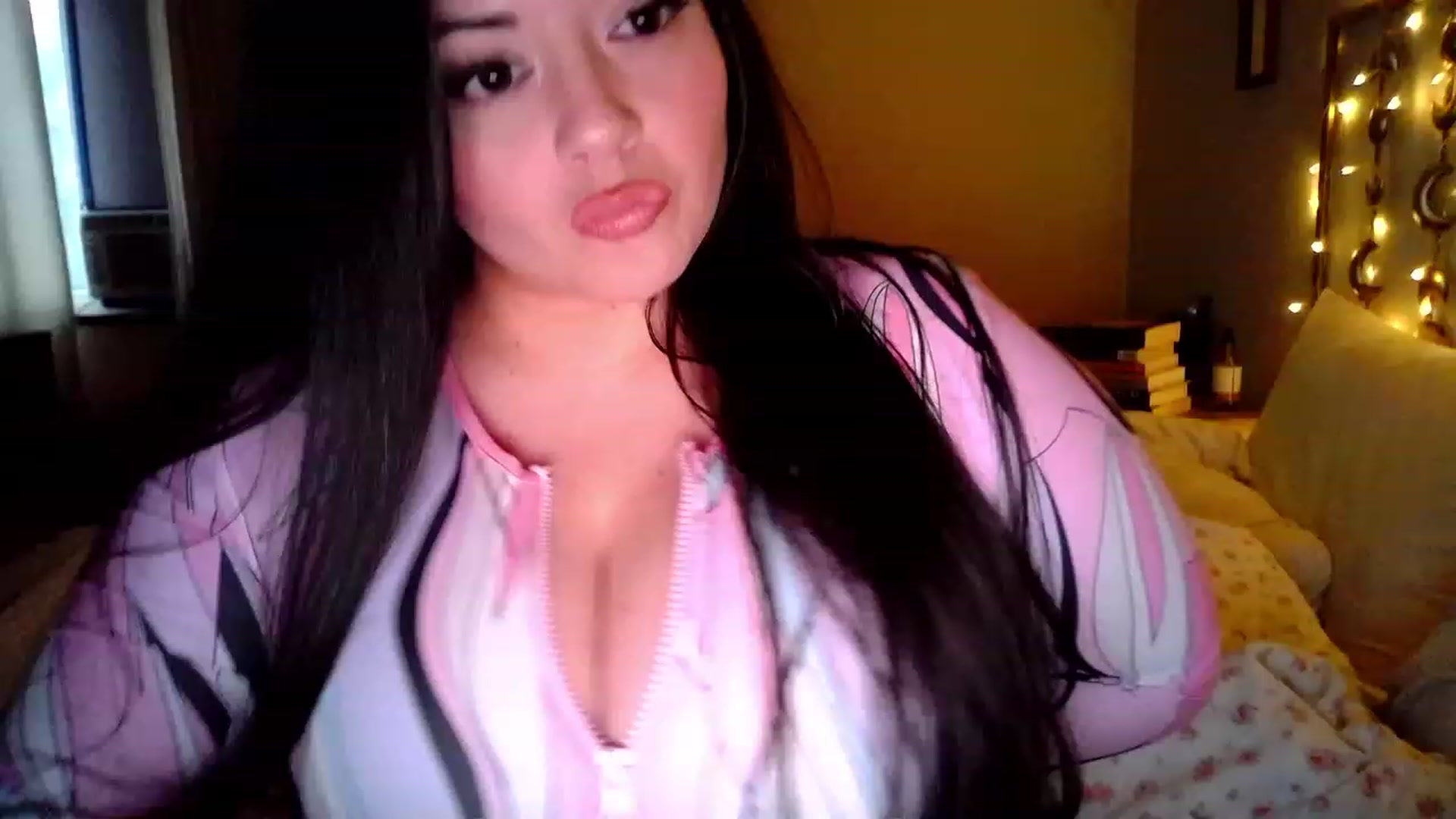 Gallery image thumbnail from TitsMcgeee's myfreecams stream on, 06/02/2023, 02:58 image 13 of 20