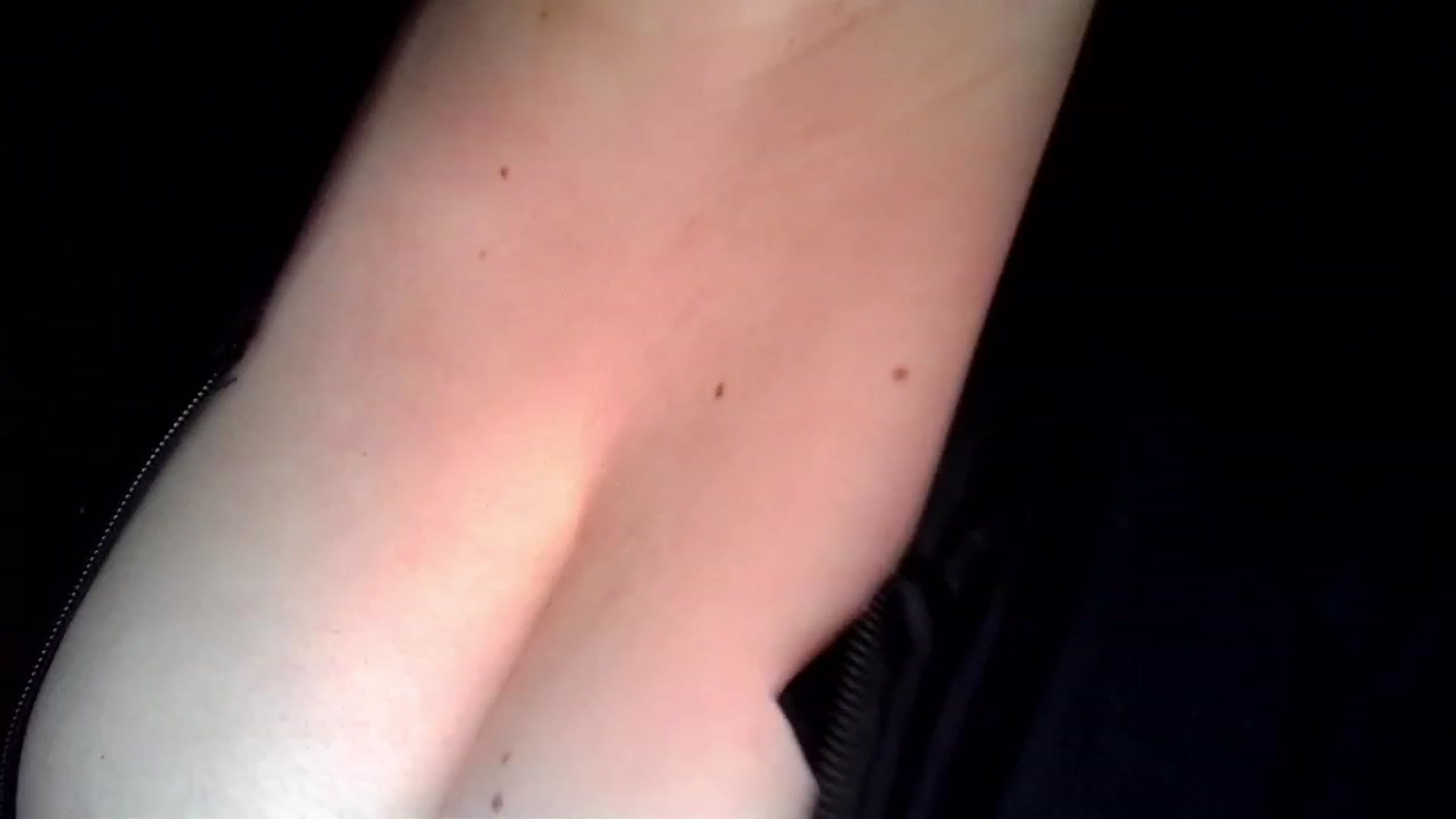 Gallery image thumbnail from TitsMcgeee's myfreecams stream on, 06/25/2023, 15:35 image 17 of 20