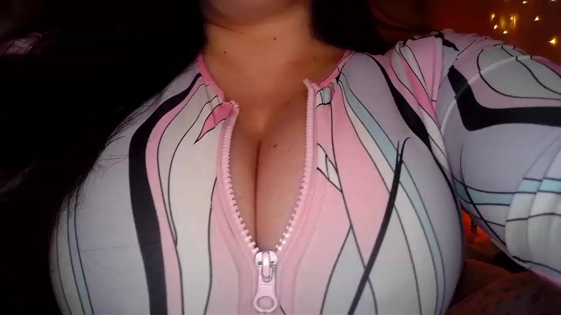 Gallery image thumbnail from TitsMcgeee's myfreecams stream on, 06/25/2023, 22:05 image 12 of 20