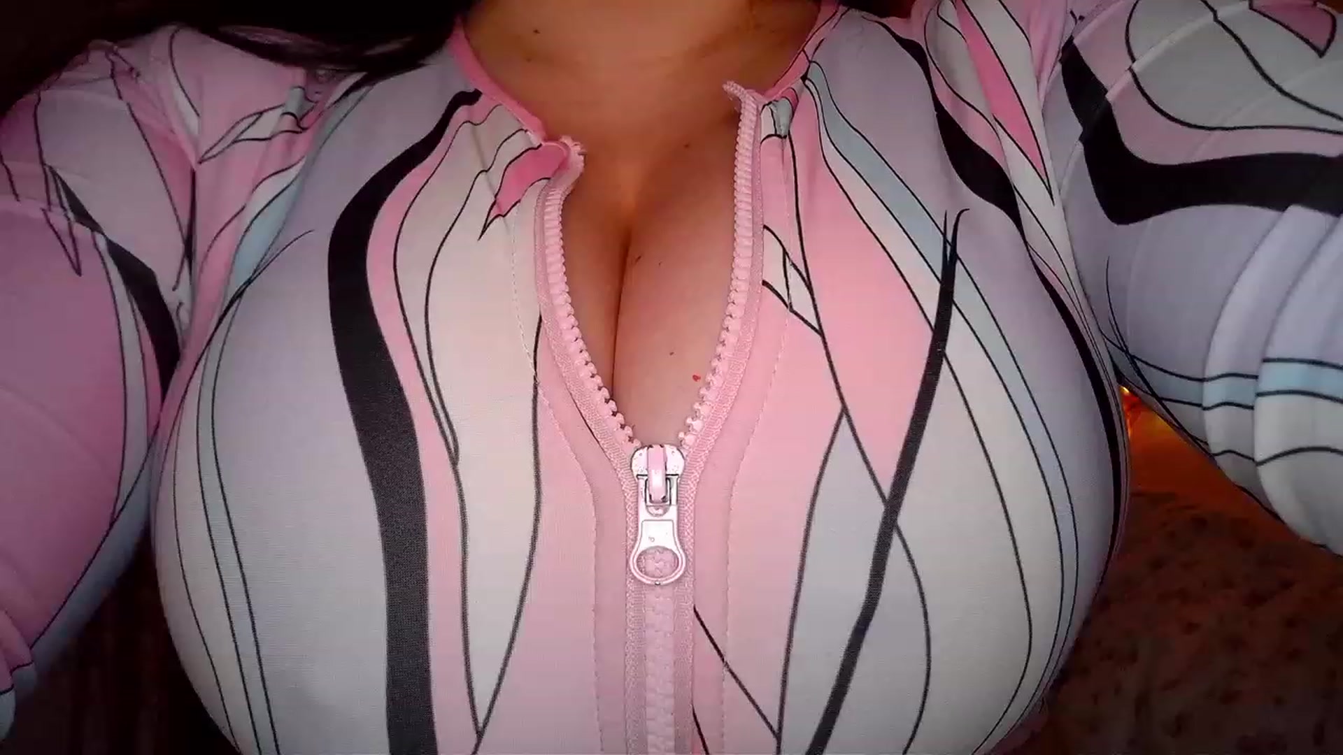 Gallery image thumbnail from TitsMcgeee's myfreecams stream on, 07/06/2023, 21:33 image 2 of 20