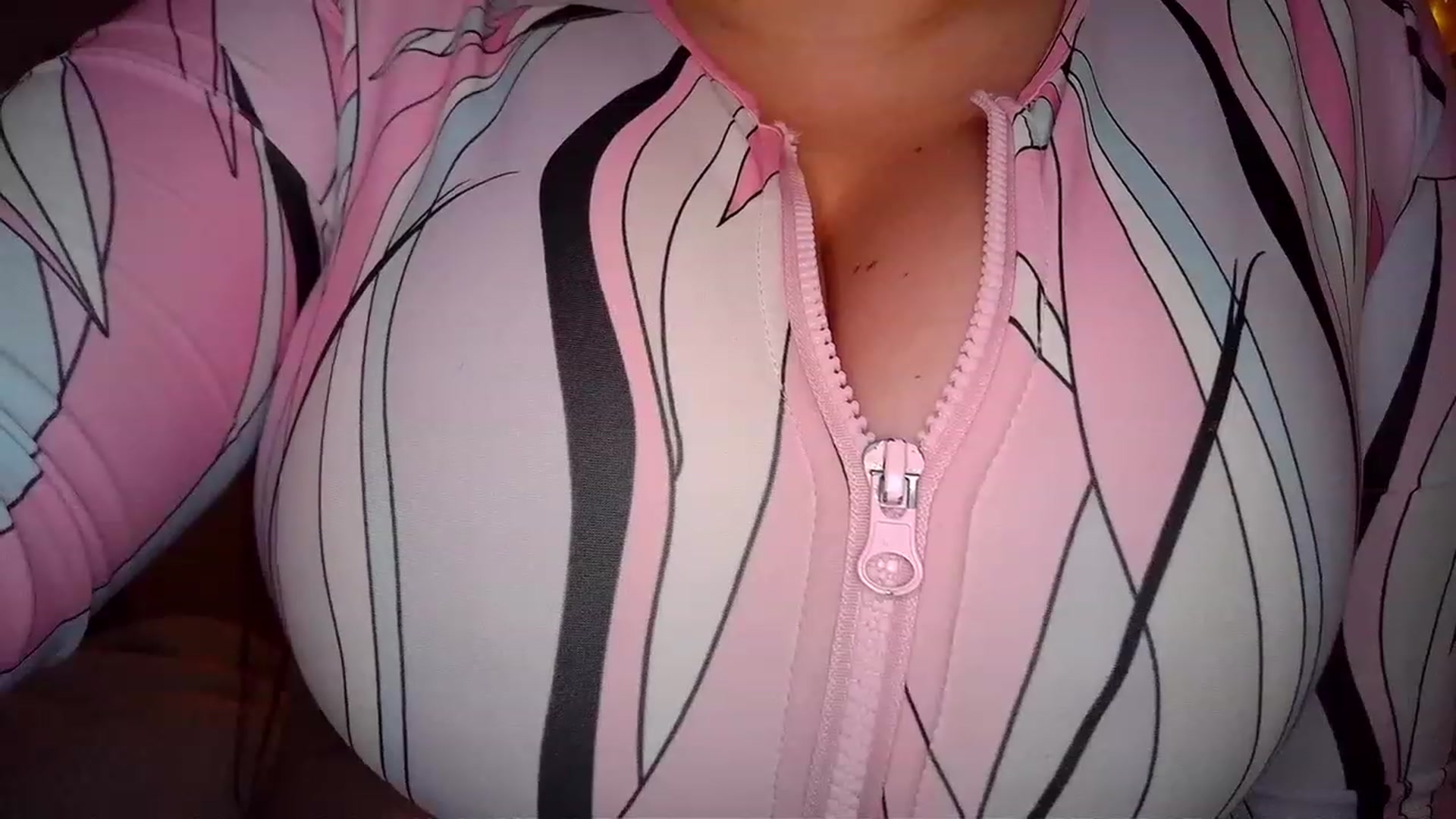 Gallery image thumbnail from TitsMcgeee's myfreecams stream on, 07/06/2023, 21:33 image 8 of 20