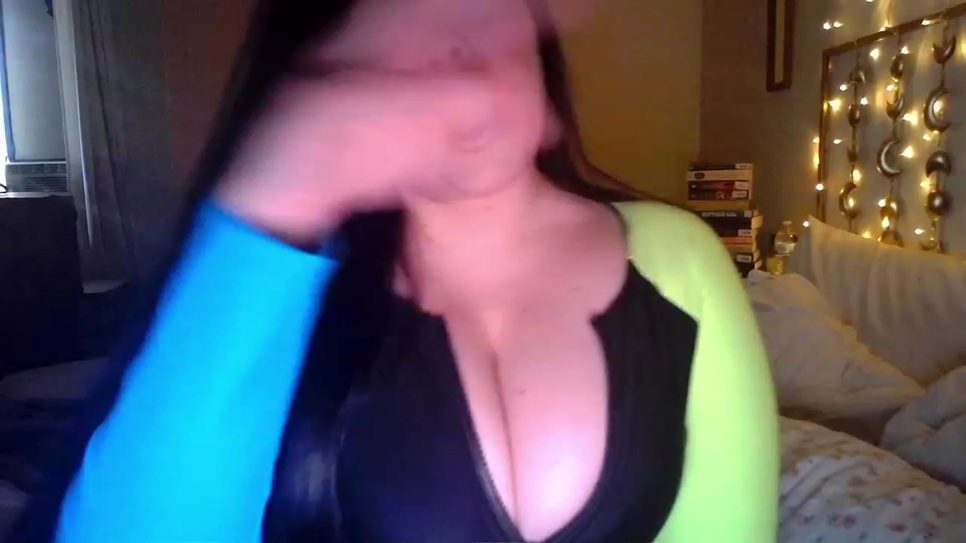 Gallery image thumbnail from TitsMcgeee's myfreecams stream on, 07/18/2023, 02:08 image 6 of 20