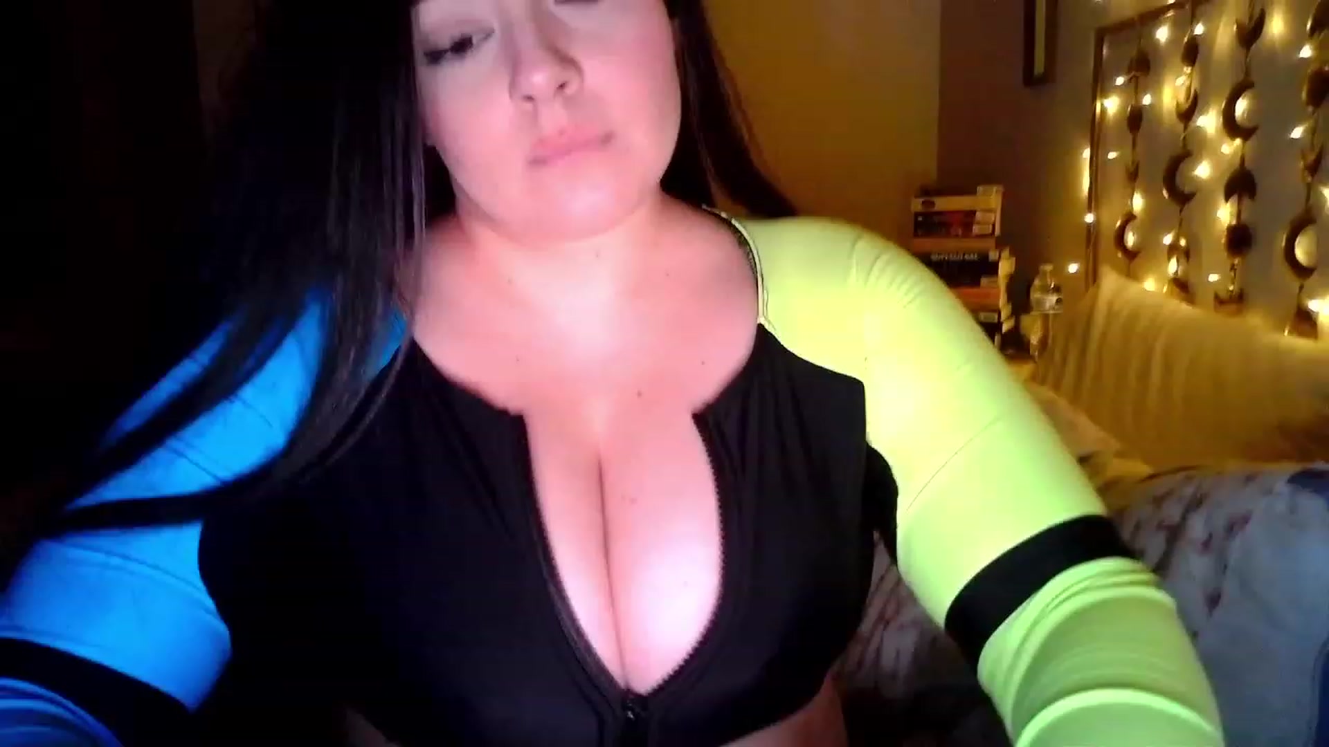 Gallery image thumbnail from TitsMcgeee's myfreecams stream on, 07/19/2023, 06:46 image 17 of 20