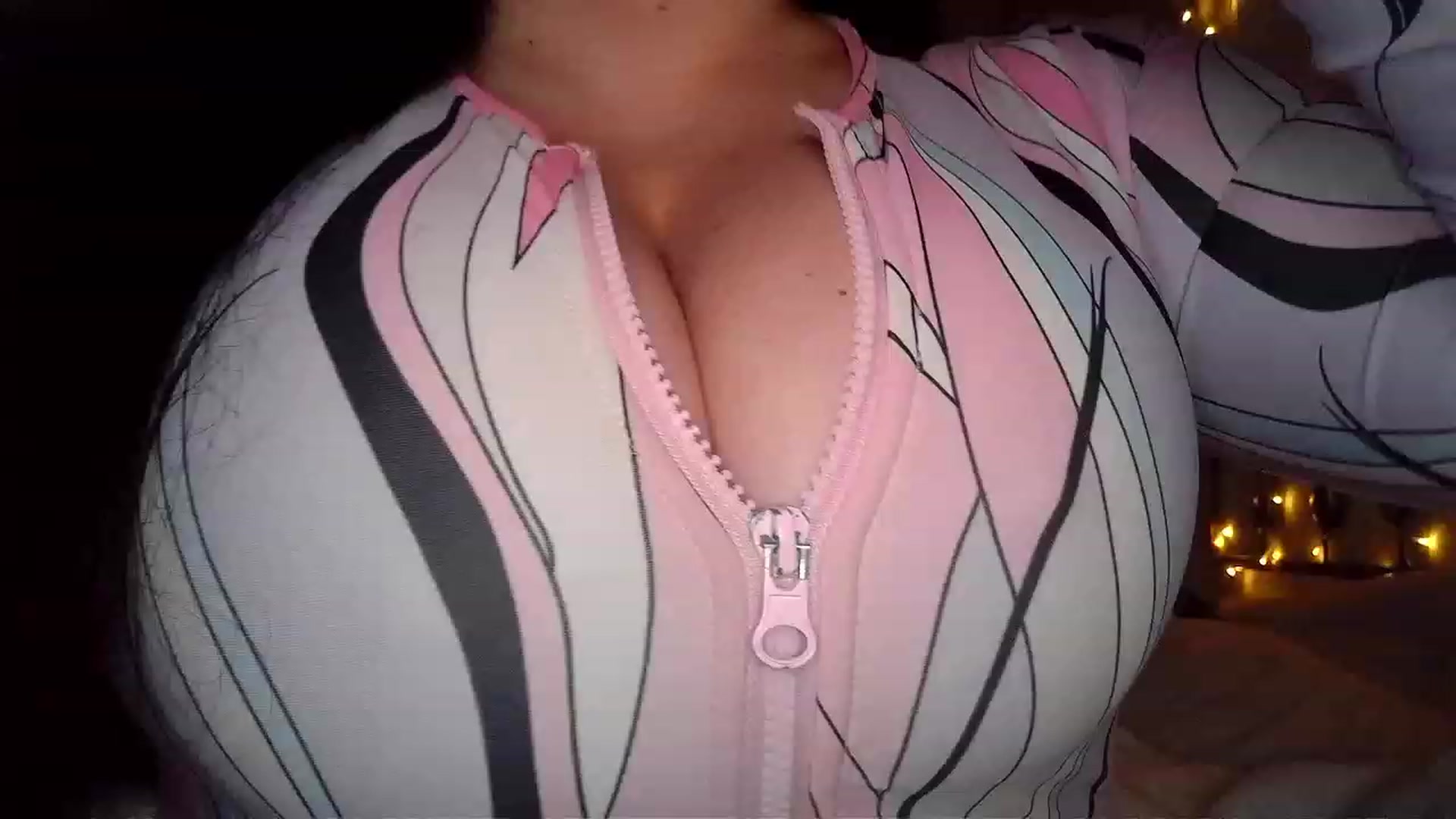 Gallery image thumbnail from TitsMcgeee's myfreecams stream on, 09/04/2023, 23:19 image 7 of 20