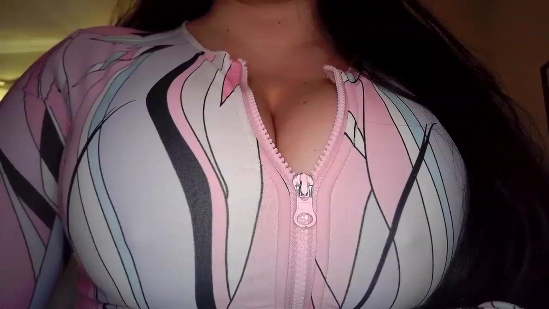 Gallery image thumbnail from TitsMcgeee's myfreecams stream on, 10/13/2023, 17:08 image 10 of 20