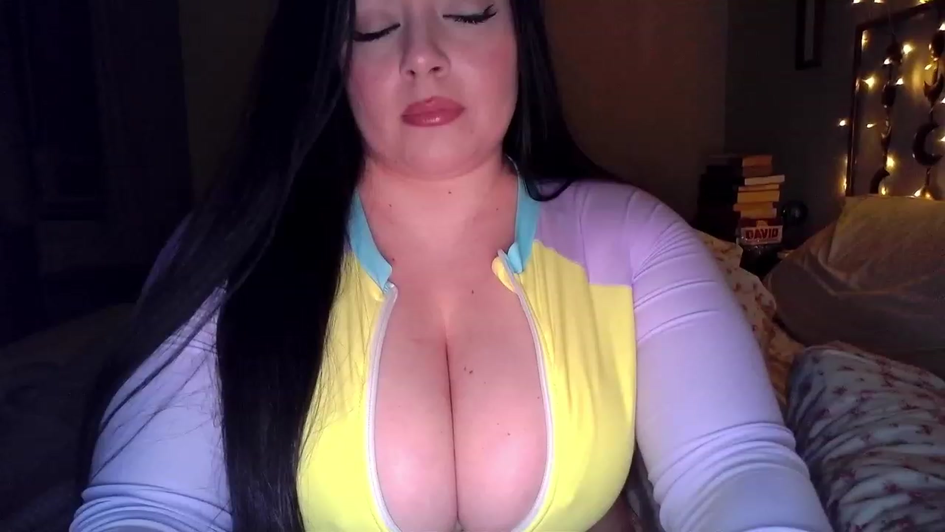 Gallery image thumbnail from TitsMcgeee's myfreecams stream on, 11/22/2023, 04:33 image 15 of 20