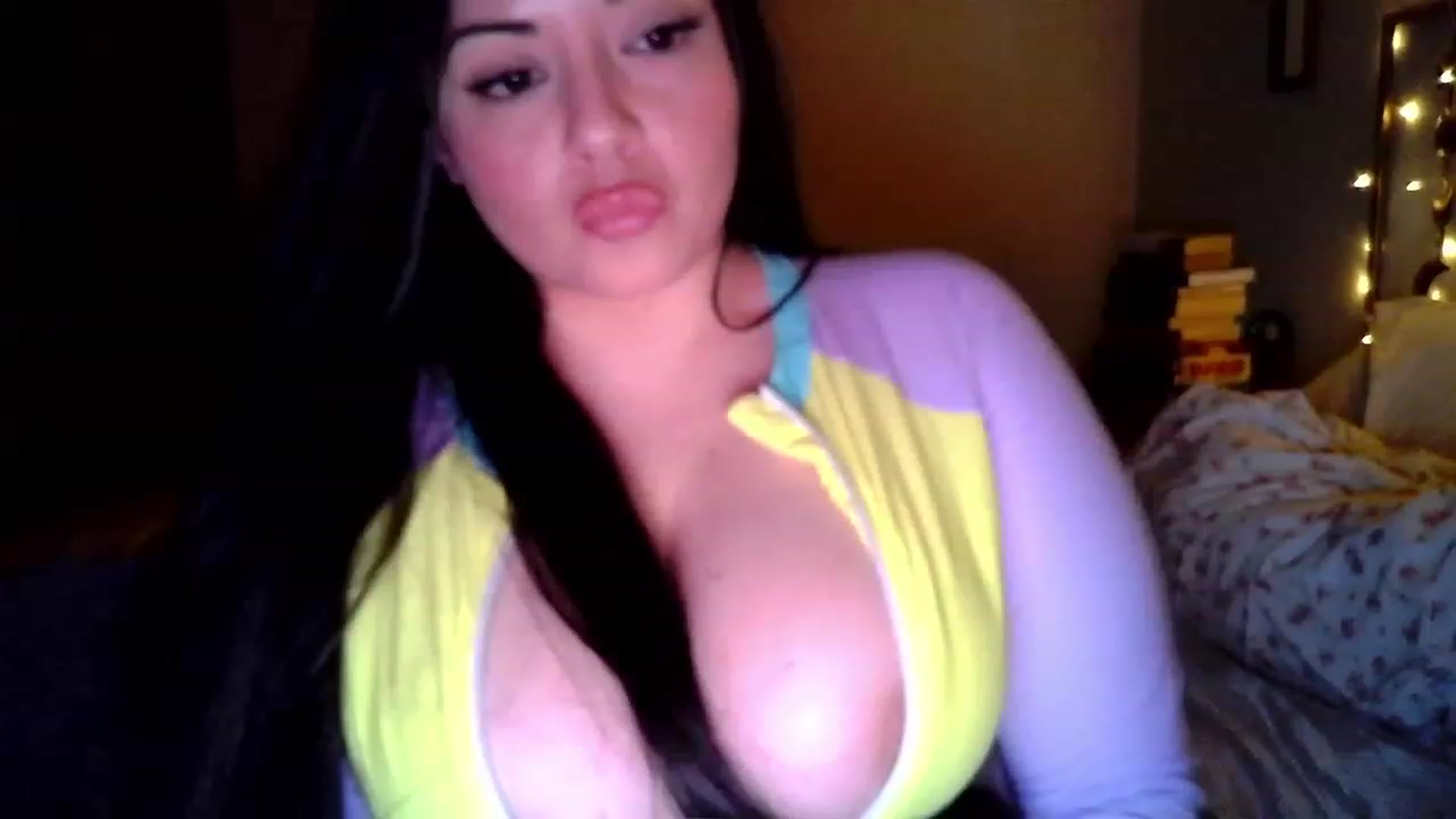 Gallery image thumbnail from TitsMcgeee's myfreecams stream on, 11/22/2023, 05:55 image 10 of 20