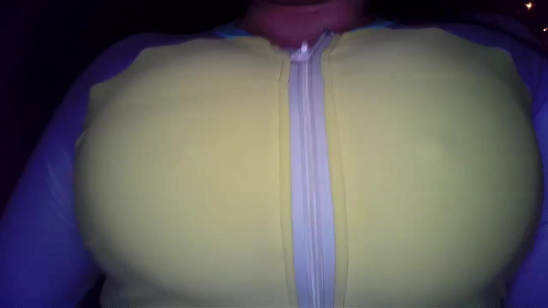 Gallery image thumbnail from TitsMcgeee's myfreecams stream on, 01/08/2024, 05:15 image 7 of 20