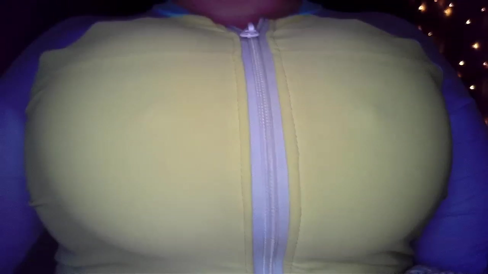 Gallery image thumbnail from TitsMcgeee's myfreecams stream on, 01/08/2024, 05:15 image 9 of 20