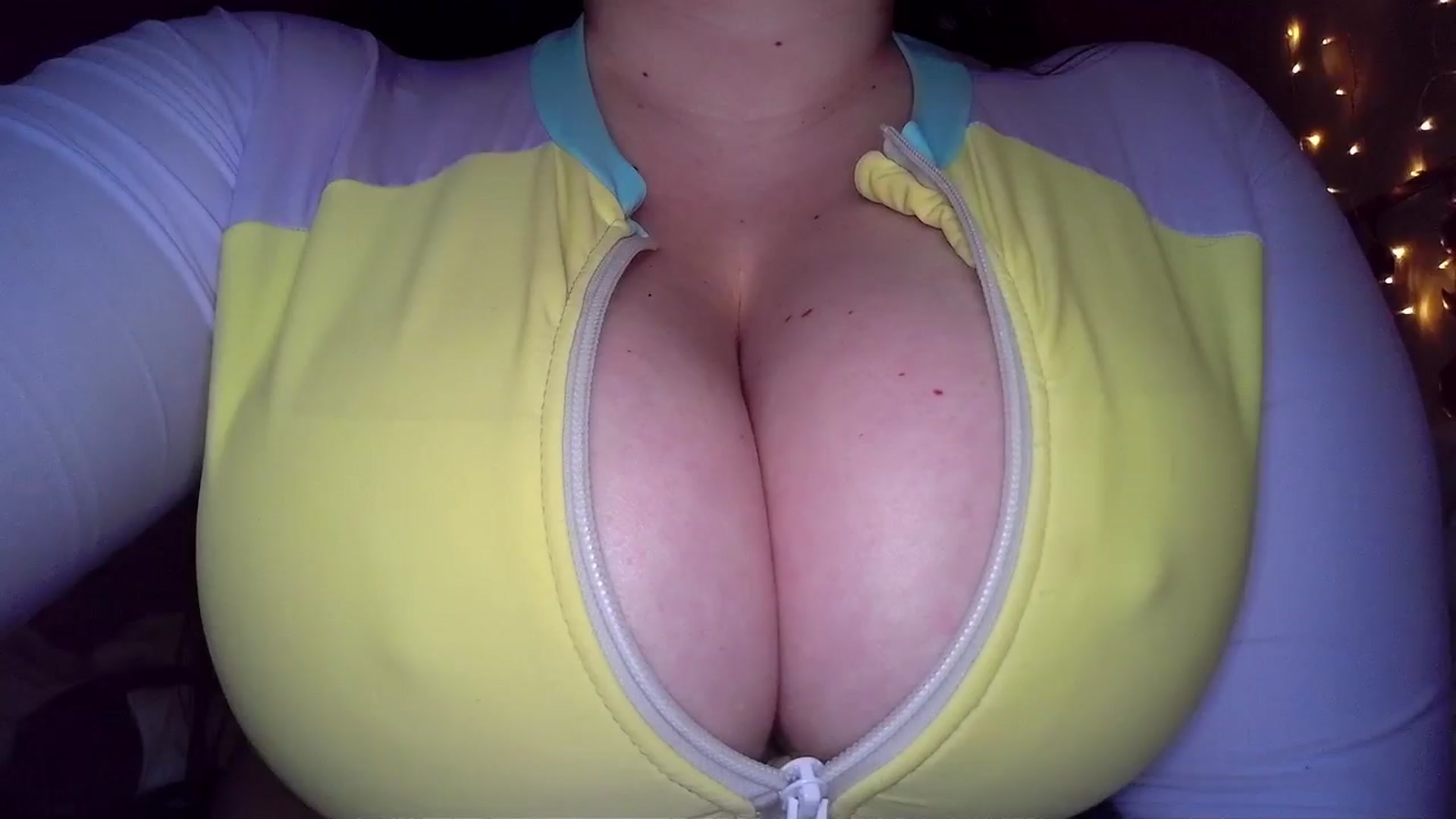 Gallery image thumbnail from TitsMcgeee's myfreecams stream on, 03/26/2024, 13:00 image 17 of 20