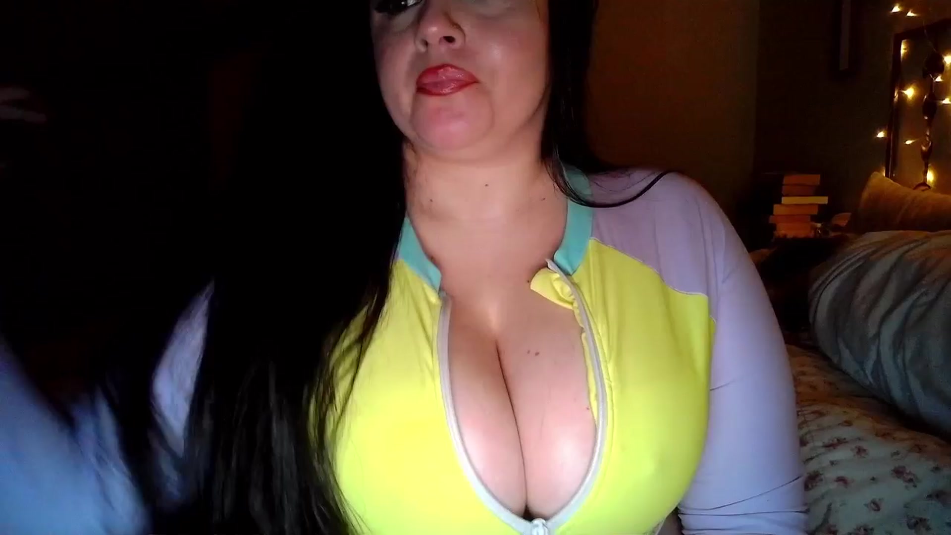 Gallery image thumbnail from TitsMcgeee's myfreecams stream on, 03/26/2024, 13:00 image 10 of 20