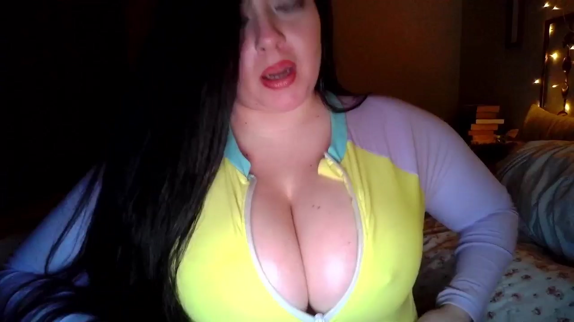 Gallery image thumbnail from TitsMcgeee's myfreecams stream on, 03/26/2024, 13:00 image 9 of 20