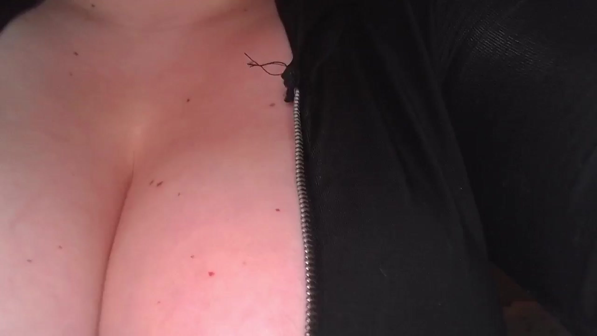Gallery image thumbnail from TitsMcgeee's myfreecams stream on, 04/14/2024, 23:16 image 15 of 20