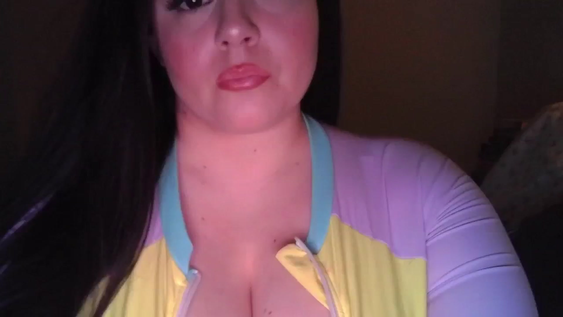 Gallery image thumbnail from TitsMcgeee's myfreecams stream on, 04/16/2024, 01:23 image 9 of 20
