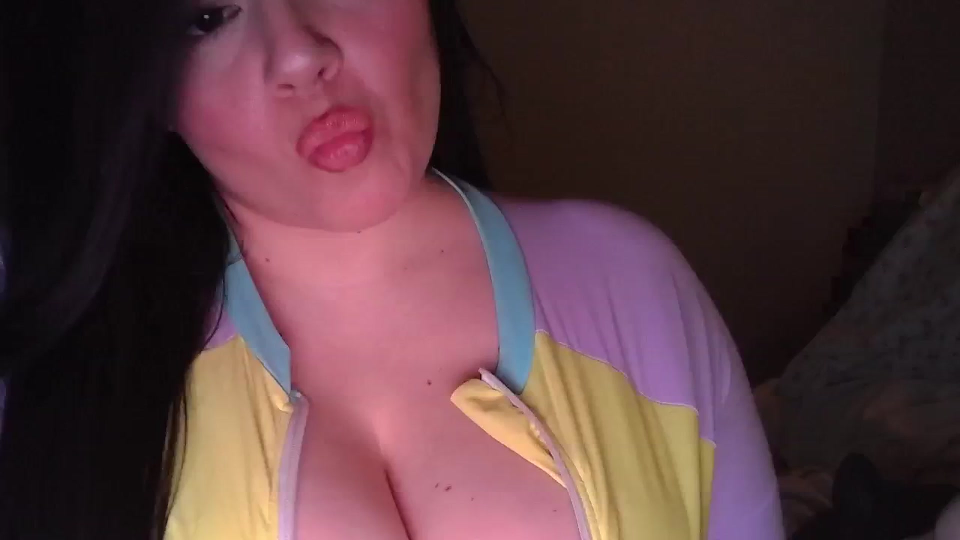 Gallery image thumbnail from TitsMcgeee's myfreecams stream on, 04/16/2024, 01:23 image 18 of 20