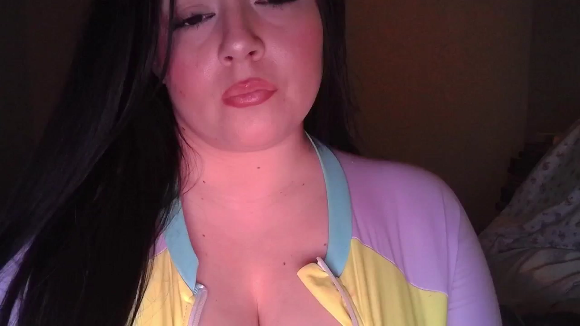 Gallery image thumbnail from TitsMcgeee's myfreecams stream on, 04/16/2024, 01:23 image 19 of 20