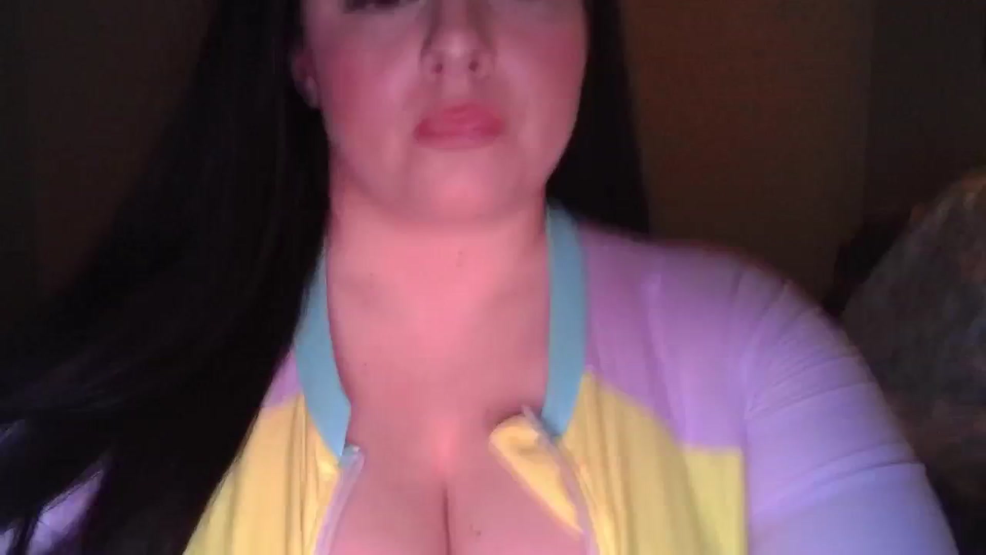 Gallery image thumbnail from TitsMcgeee's myfreecams stream on, 04/16/2024, 01:23 image 11 of 20