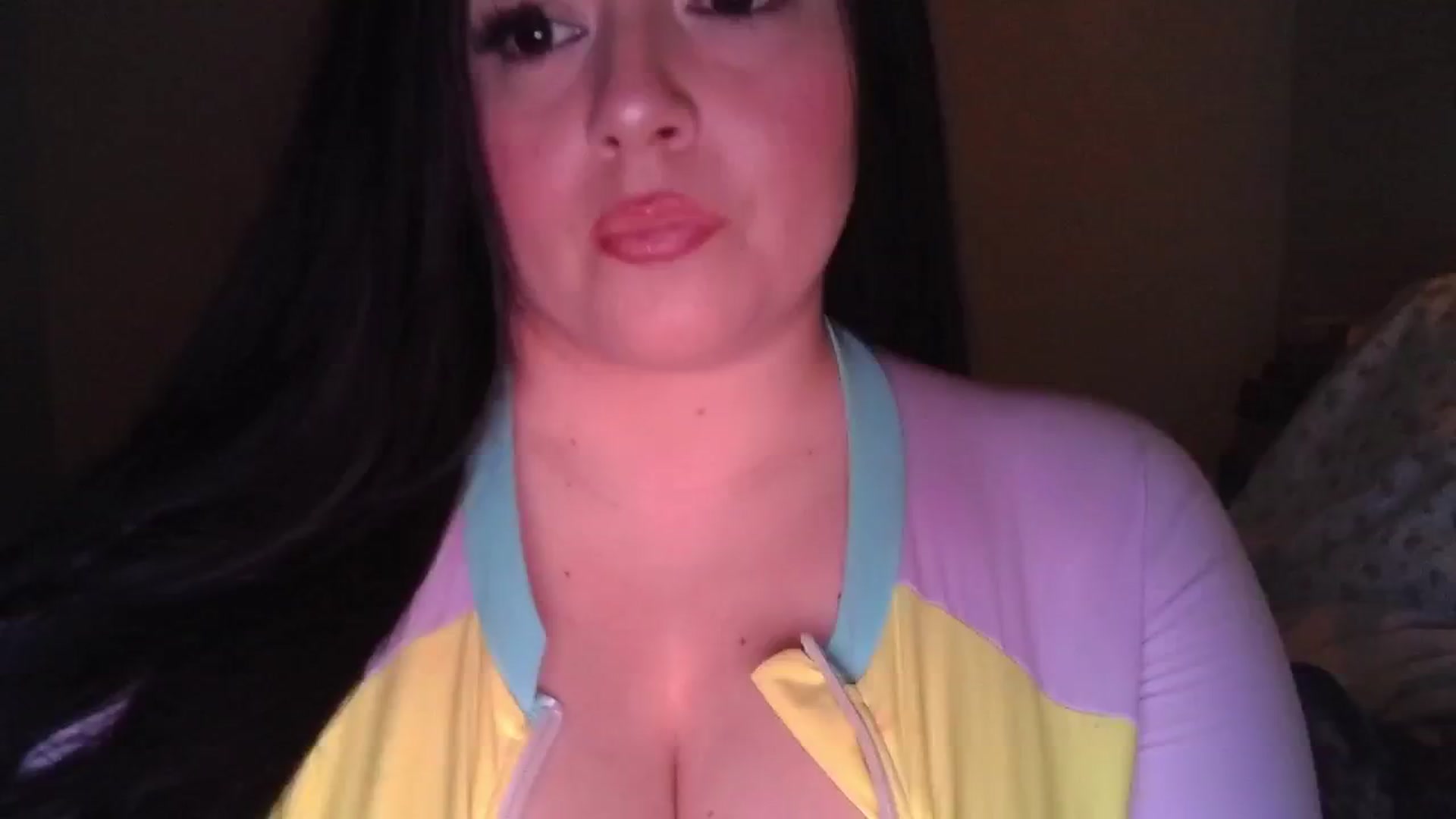 Gallery image thumbnail from TitsMcgeee's myfreecams stream on, 04/16/2024, 01:23 image 10 of 20