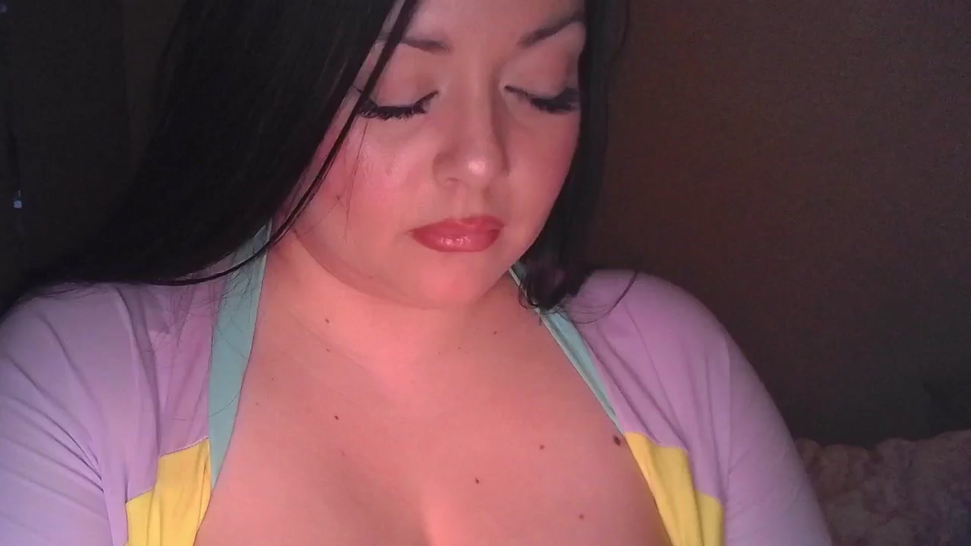 Gallery image thumbnail from TitsMcgeee's myfreecams stream on, 04/16/2024, 04:20 image 9 of 20