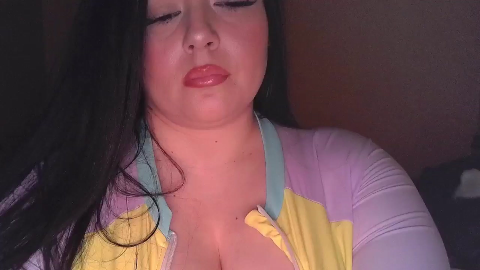 Gallery image thumbnail from TitsMcgeee's myfreecams stream on, 04/16/2024, 04:20 image 3 of 20