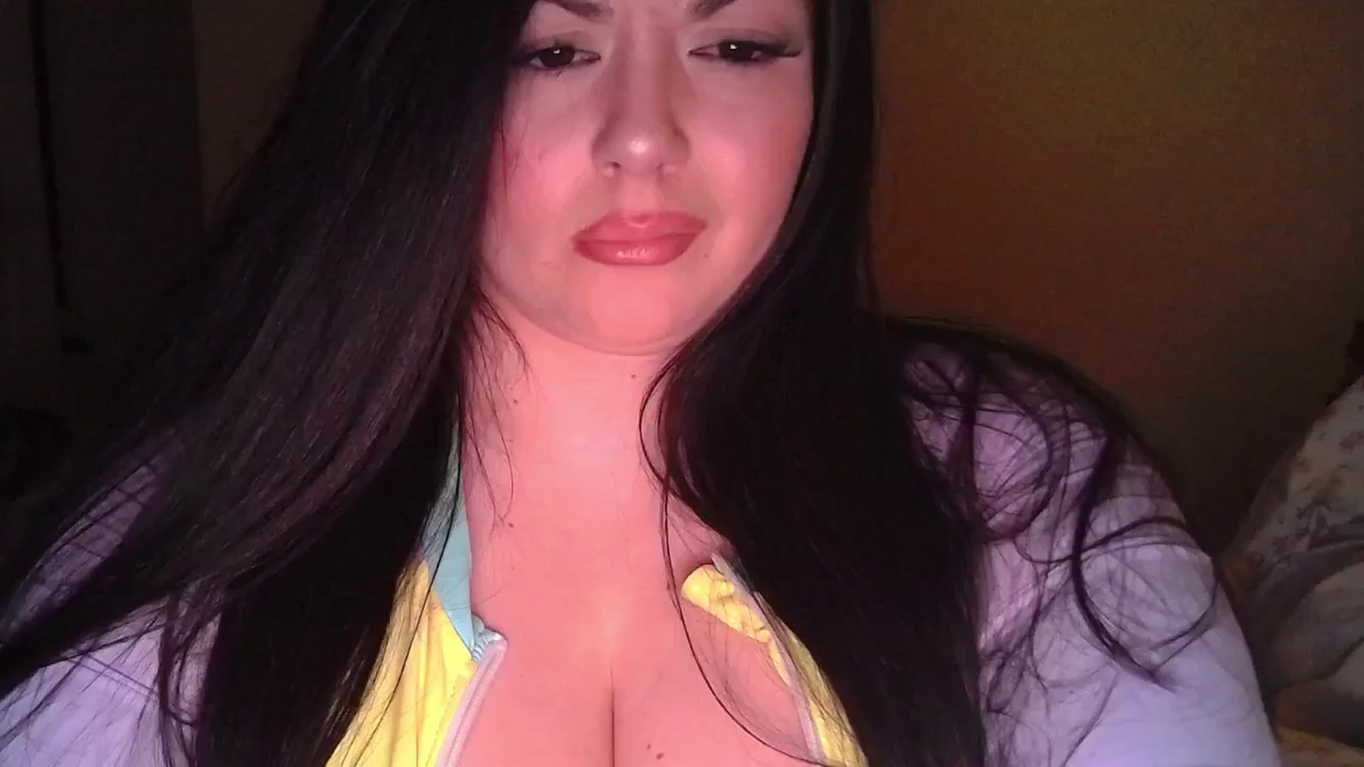 Gallery image thumbnail from TitsMcgeee's myfreecams stream on, 04/16/2024, 04:20 image 16 of 20