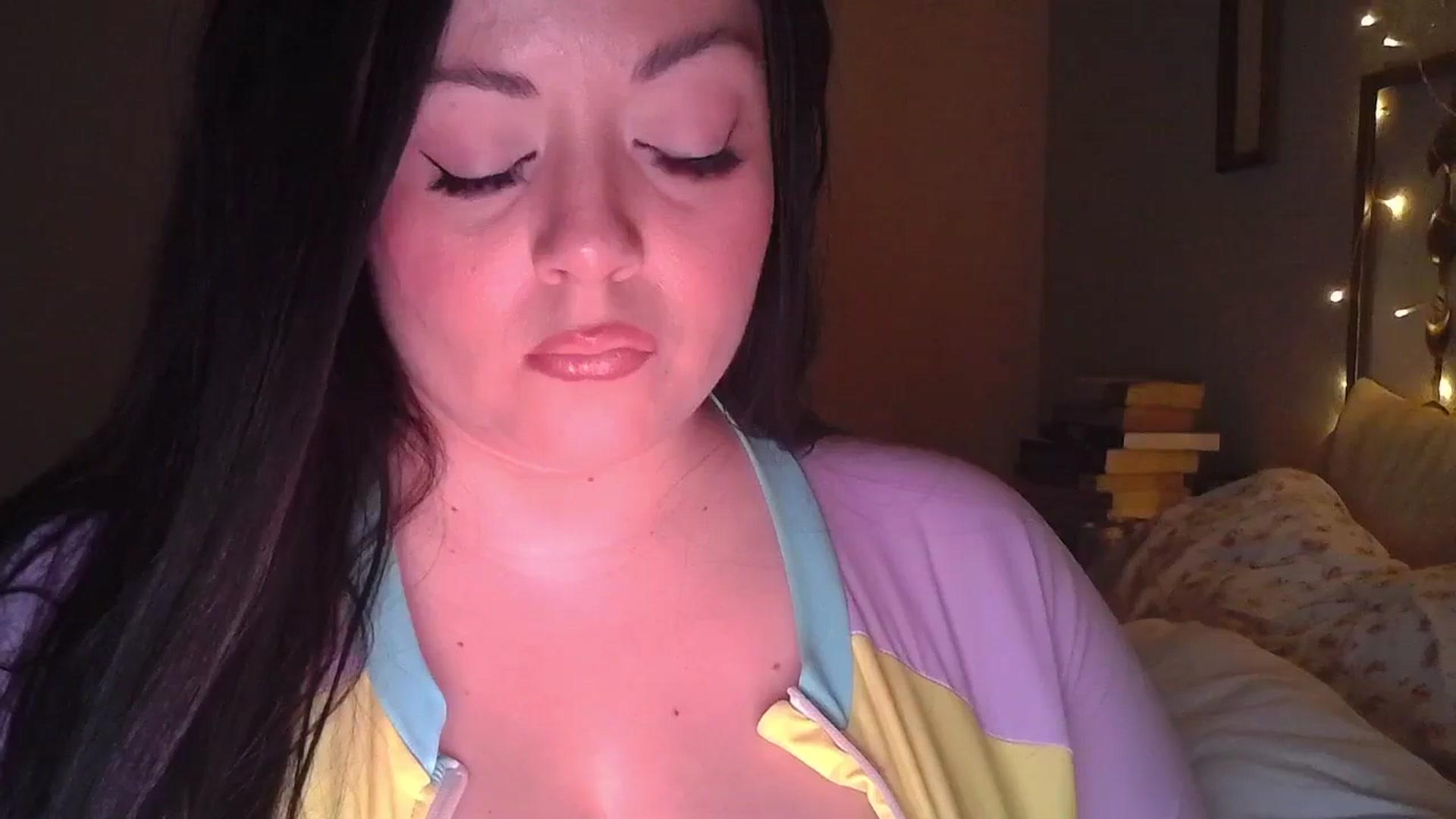 Gallery image thumbnail from TitsMcgeee's myfreecams stream on, 04/21/2024, 02:53 image 14 of 20