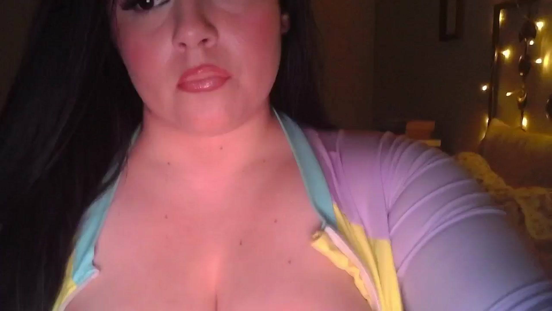 Gallery image thumbnail from TitsMcgeee's myfreecams stream on, 04/21/2024, 02:53 image 13 of 20