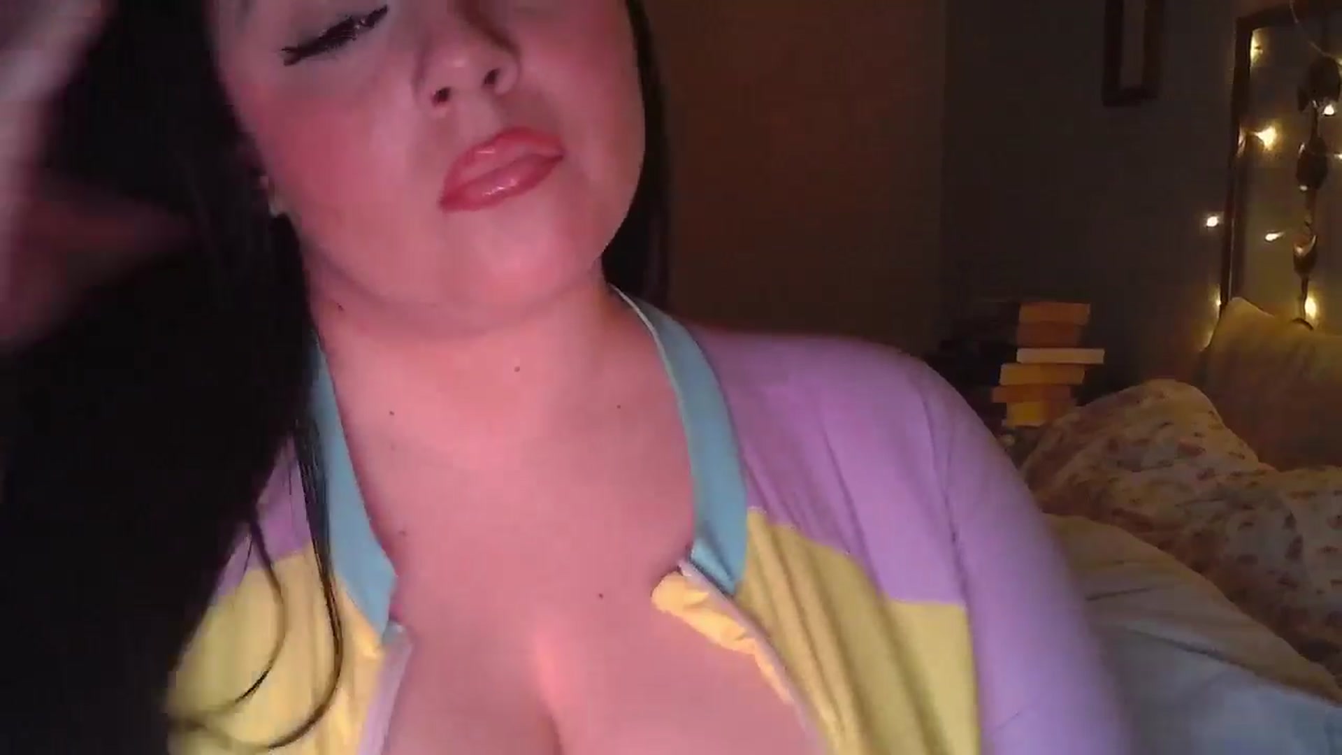 Gallery image thumbnail from TitsMcgeee's myfreecams stream on, 04/21/2024, 02:53 image 16 of 20