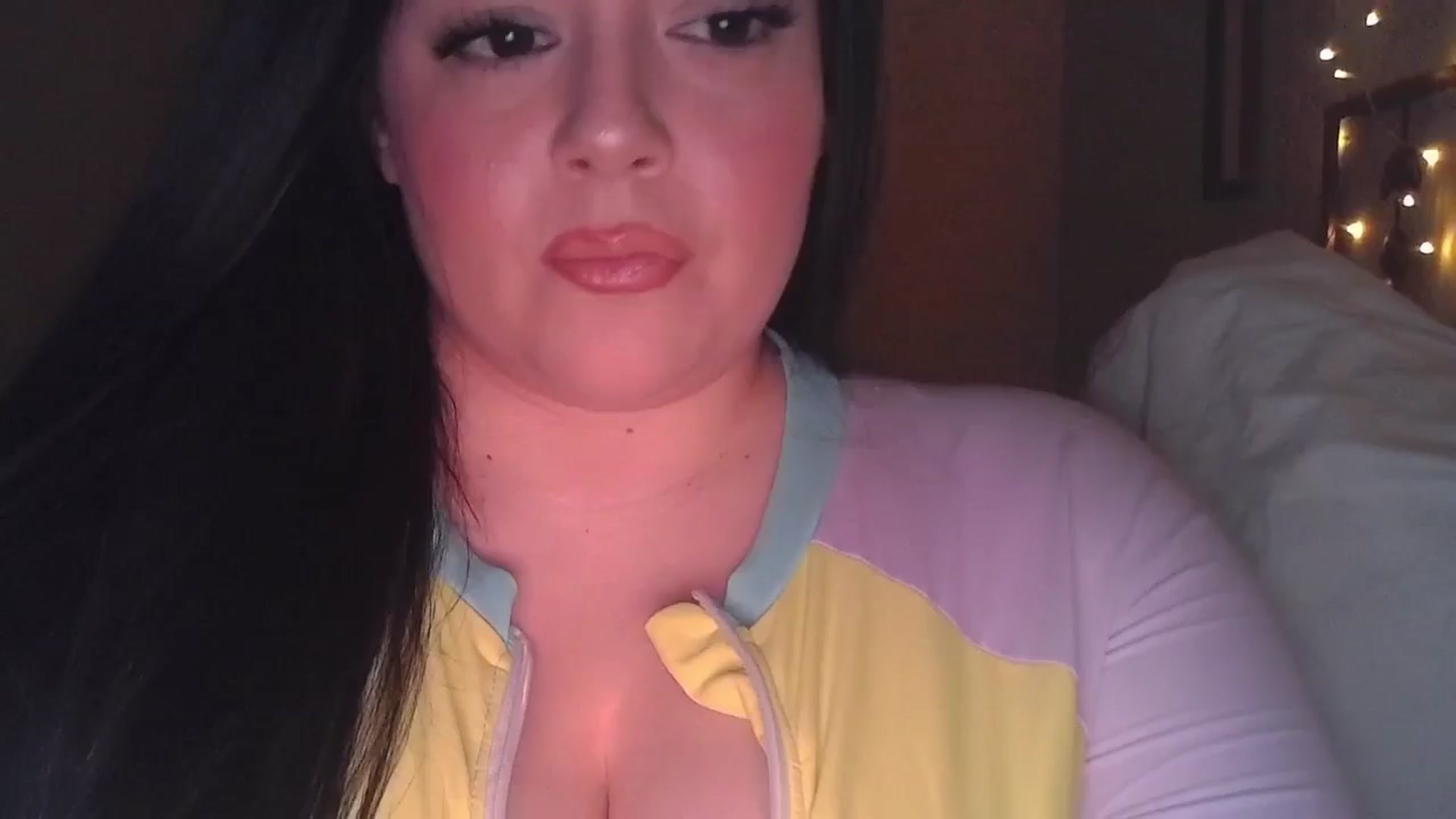 Gallery image thumbnail from TitsMcgeee's myfreecams stream on, 04/27/2024, 23:18 image 5 of 20
