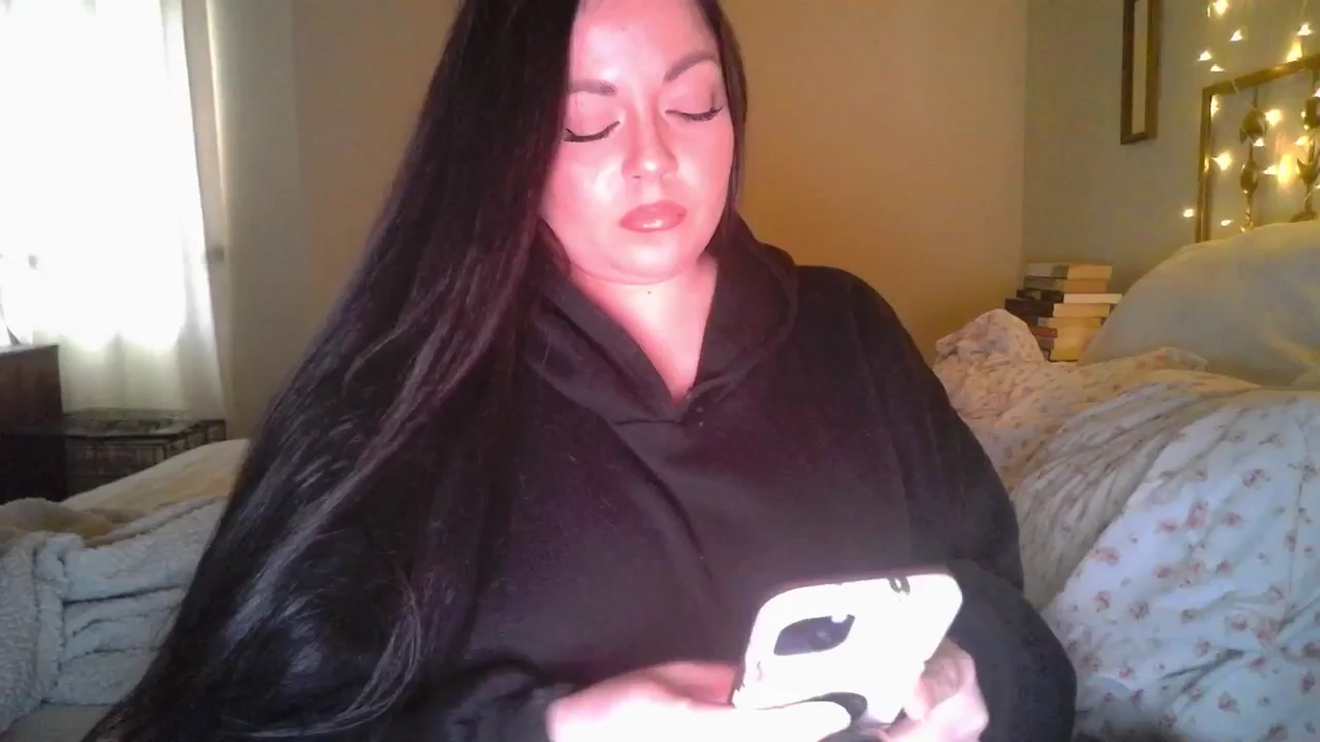 Gallery image thumbnail from TitsMcgeee's myfreecams stream on, 05/09/2024, 23:06 image 7 of 20
