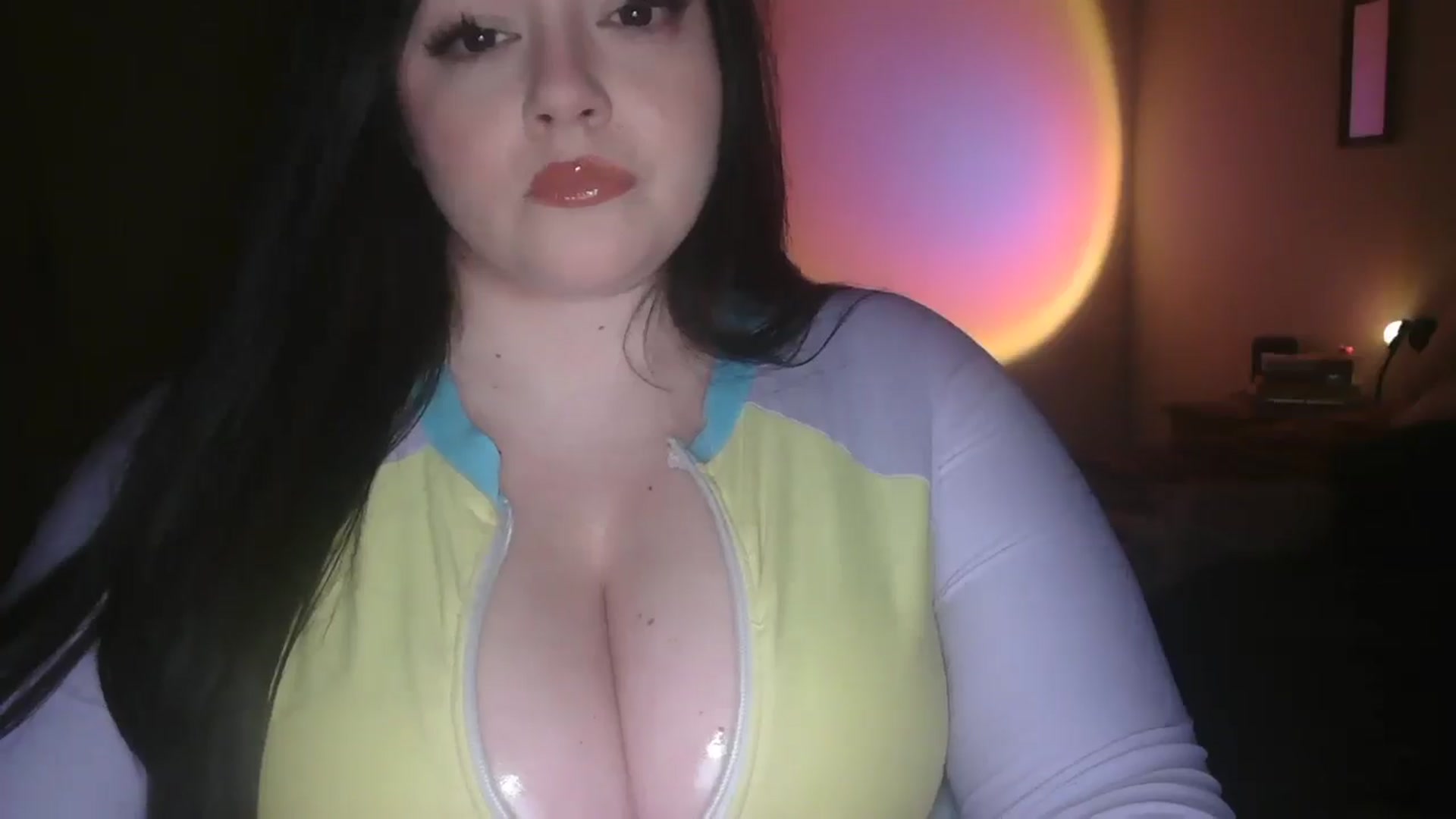 Gallery image thumbnail from TitsMcgeee's myfreecams stream on, 02/19/2025, 03:16 image 8 of 20