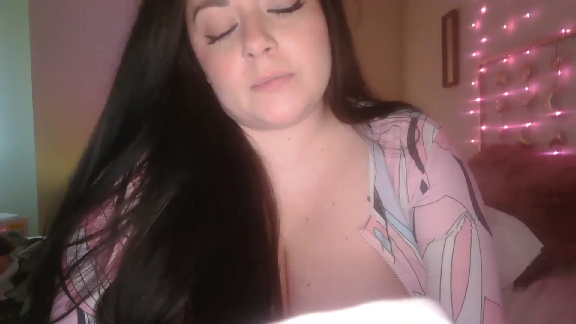Gallery image thumbnail from TitsMcgeee's myfreecams stream on, 04/24/2025, 20:08 image 14 of 20