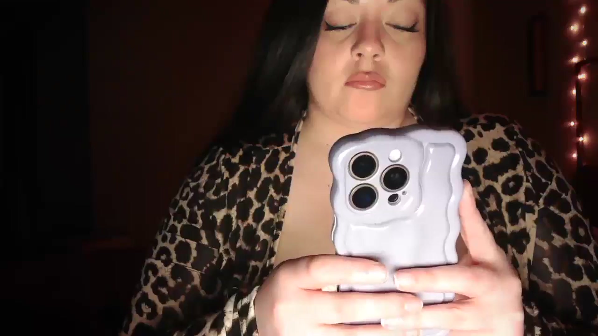 Gallery image thumbnail from TitsMcgeee's myfreecams stream on, 05/21/2025, 09:35 image 16 of 20