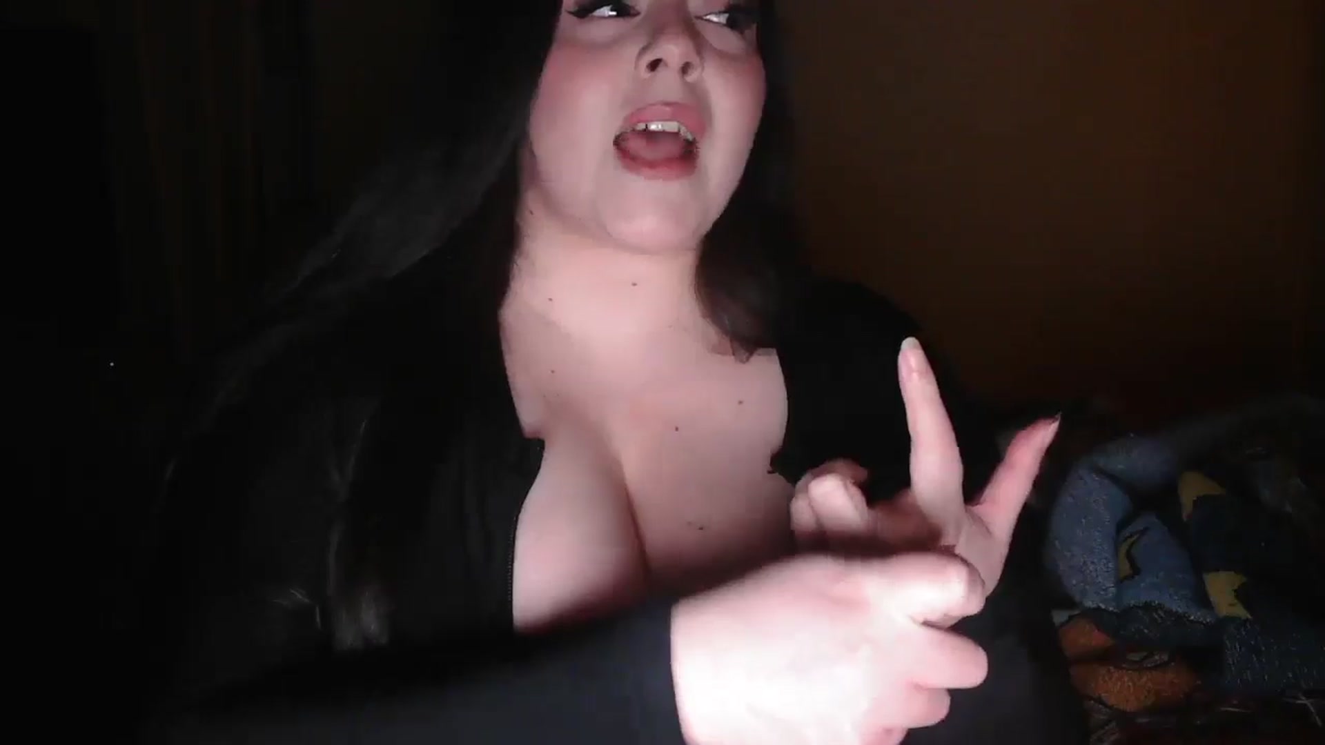Gallery image thumbnail from TitsMcgeee's myfreecams stream on, 09/28/2025, 09:13 image 18 of 20