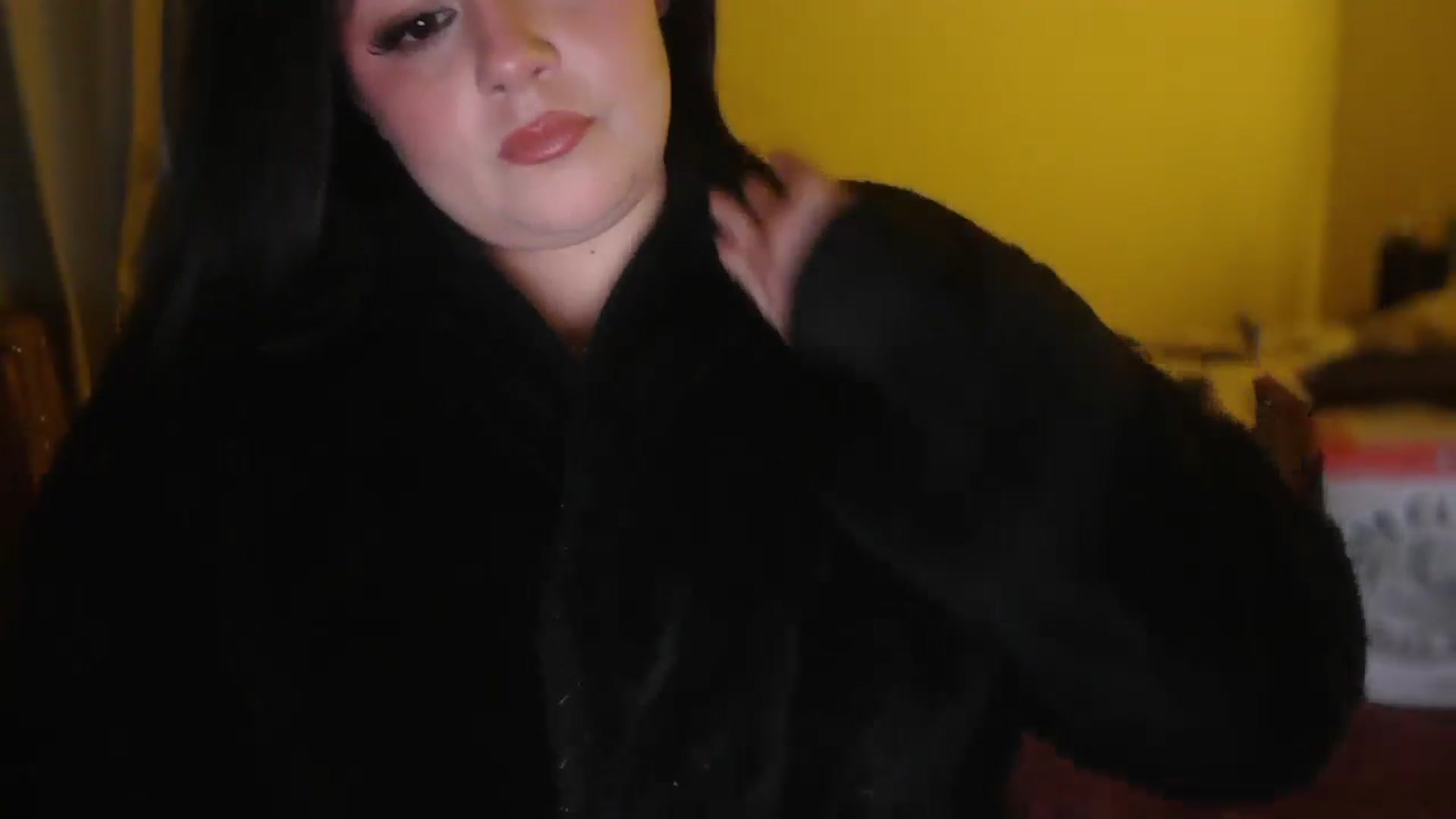 Gallery image thumbnail from TitsMcgeee's myfreecams stream on, 11/17/2025, 02:04 image 9 of 20
