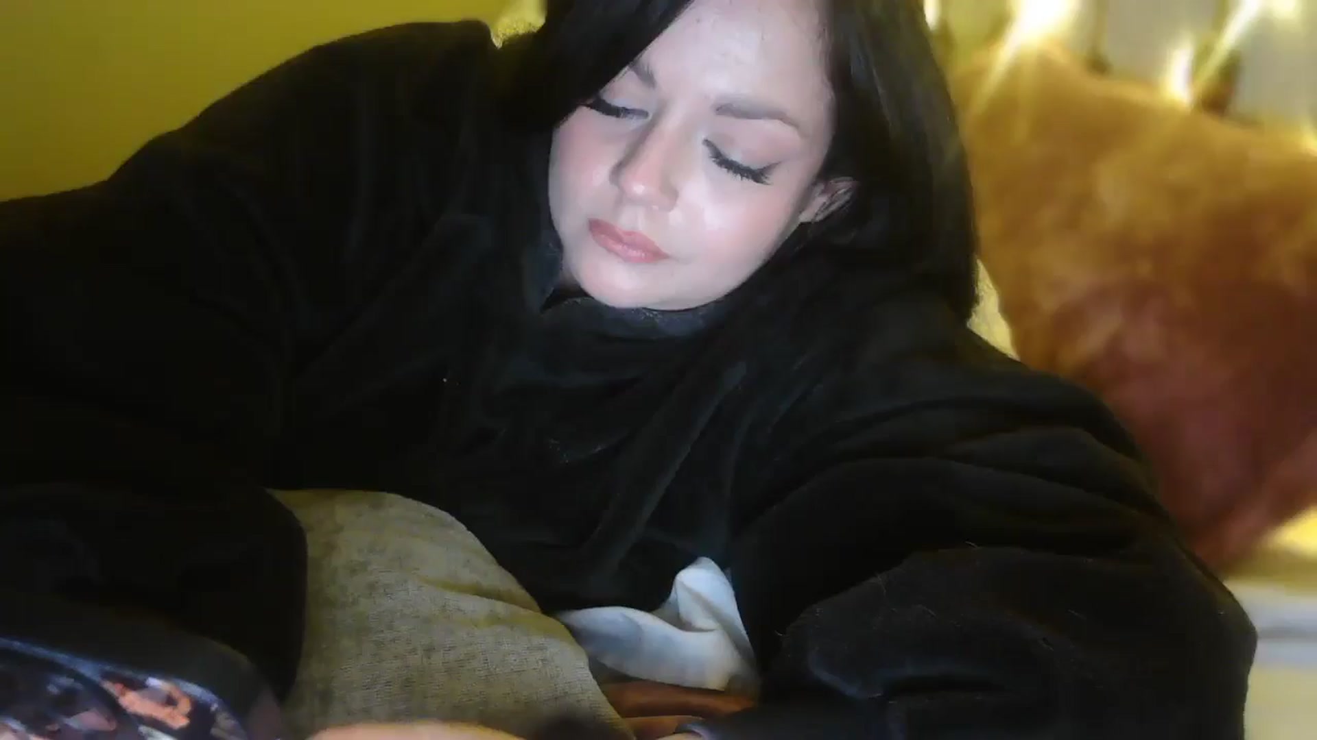 Gallery image thumbnail from TitsMcgeee's myfreecams stream on, 11/17/2025, 06:23 image 6 of 20