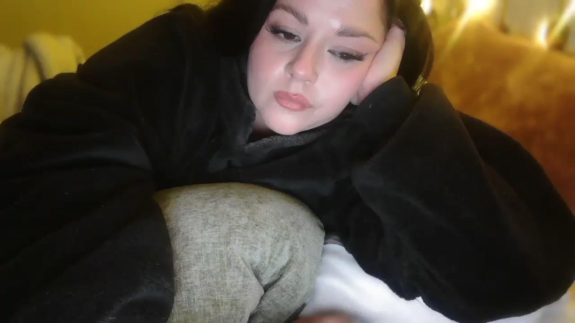Gallery image thumbnail from TitsMcgeee's myfreecams stream on, 11/17/2025, 06:23 image 1 of 20